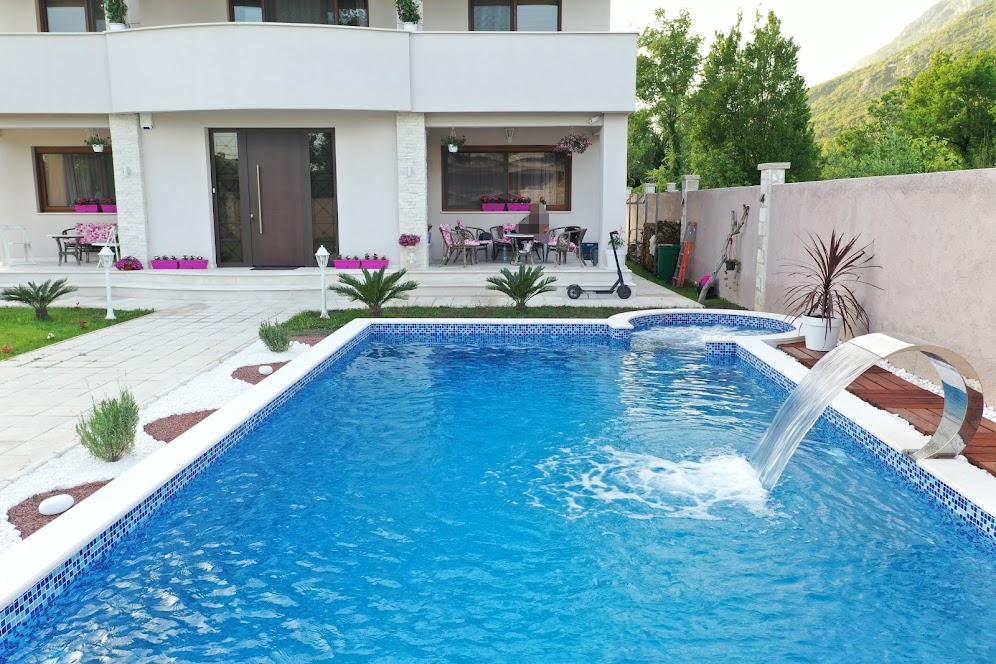 amforaproperty.com/Vila sa bazenom. Lastva Grbaljska, Budva