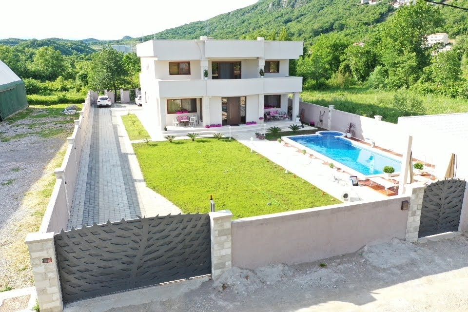 amforaproperty.com/Vila sa bazenom. Lastva Grbaljska, Budva