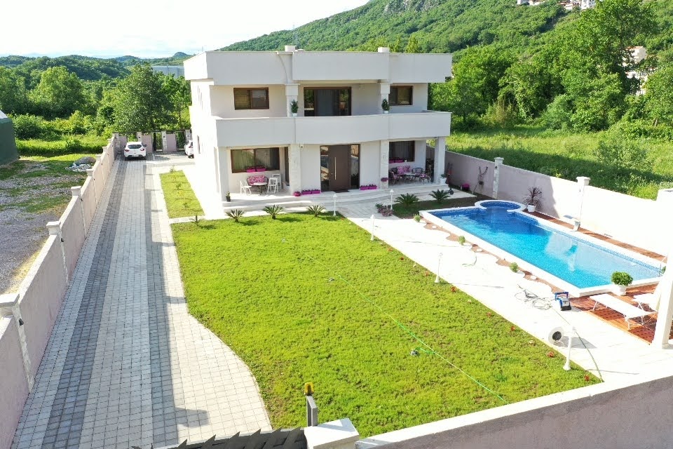 amforaproperty.com/Vila sa bazenom. Lastva Grbaljska, Budva