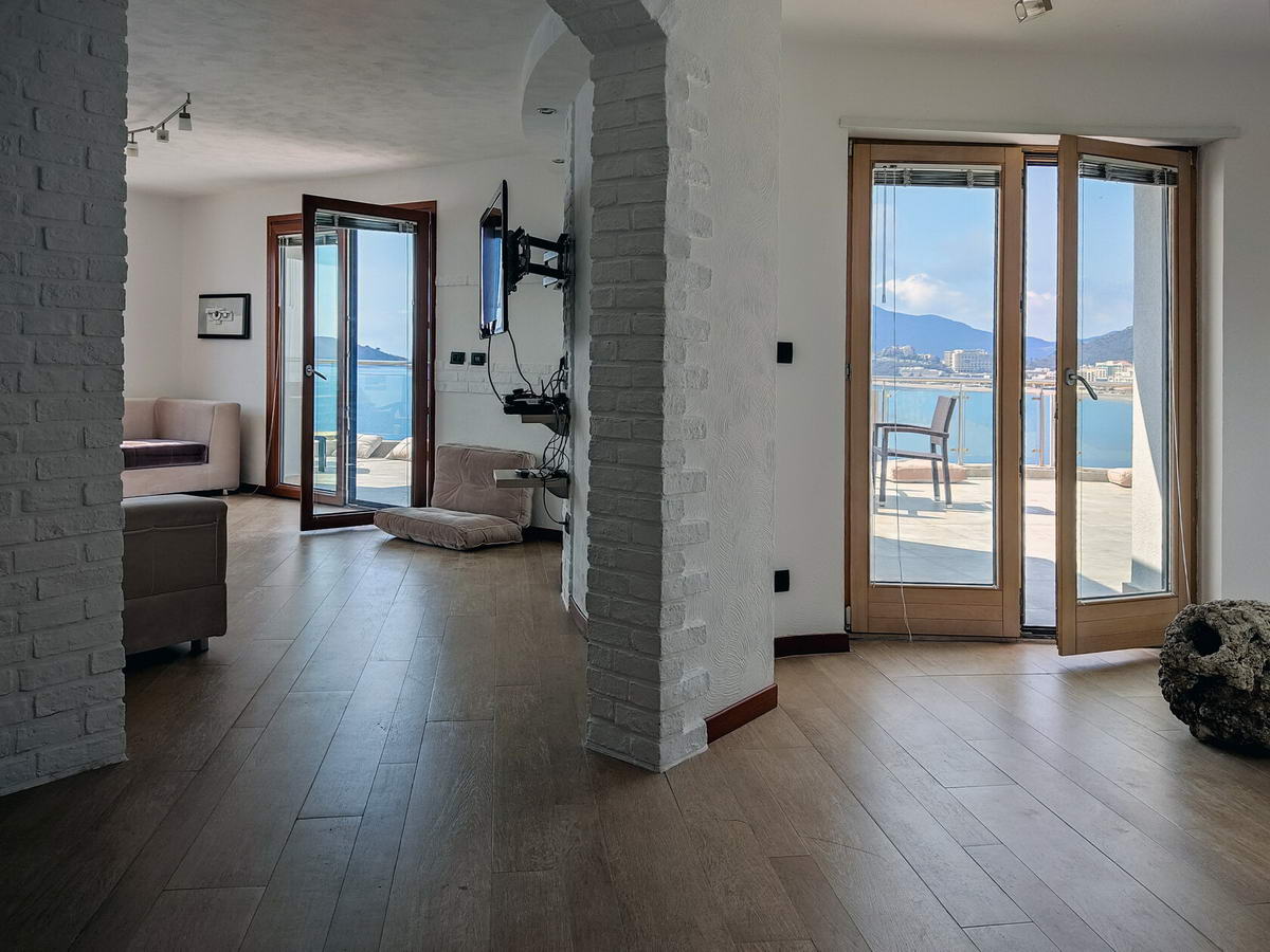 amforaproperty.com/Penthouse sa najlepšim pogledom na more , prva linija , Rafailovići