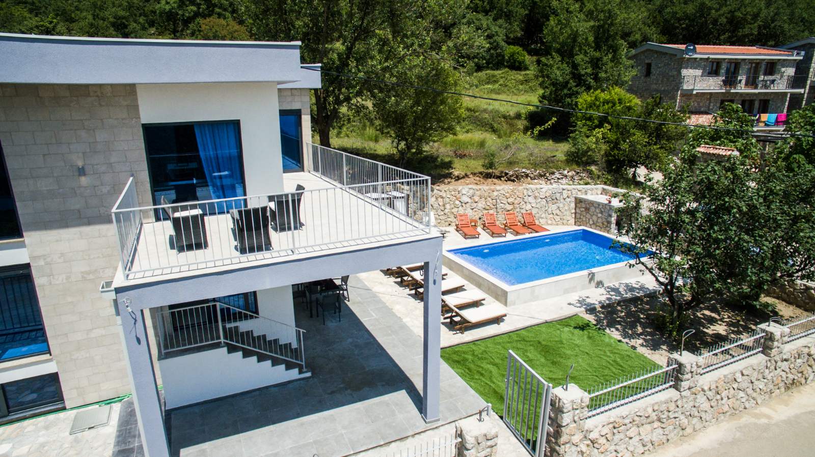 amforaproperty.com/Vila sa bazenom i pogledom na more. Maine, Budva.