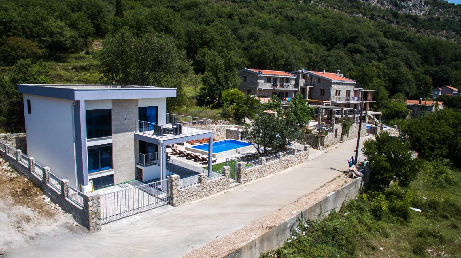 amforaproperty.com/Vila sa bazenom i pogledom na more. Maine, Budva.