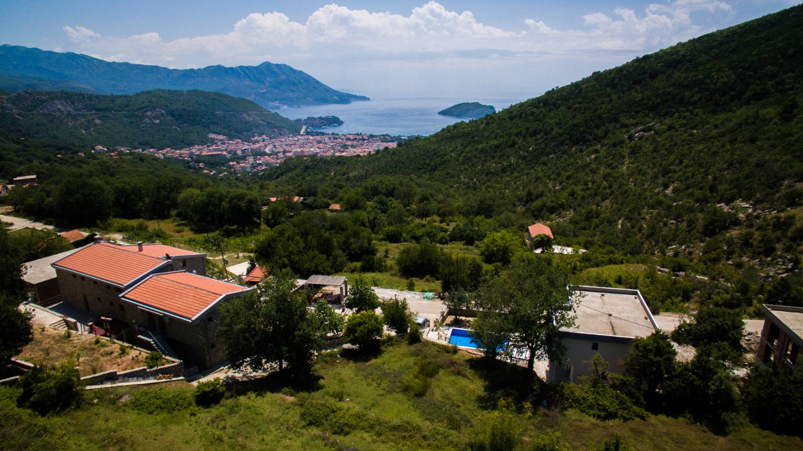 amforaproperty.com/Vila sa bazenom i pogledom na more. Maine, Budva.