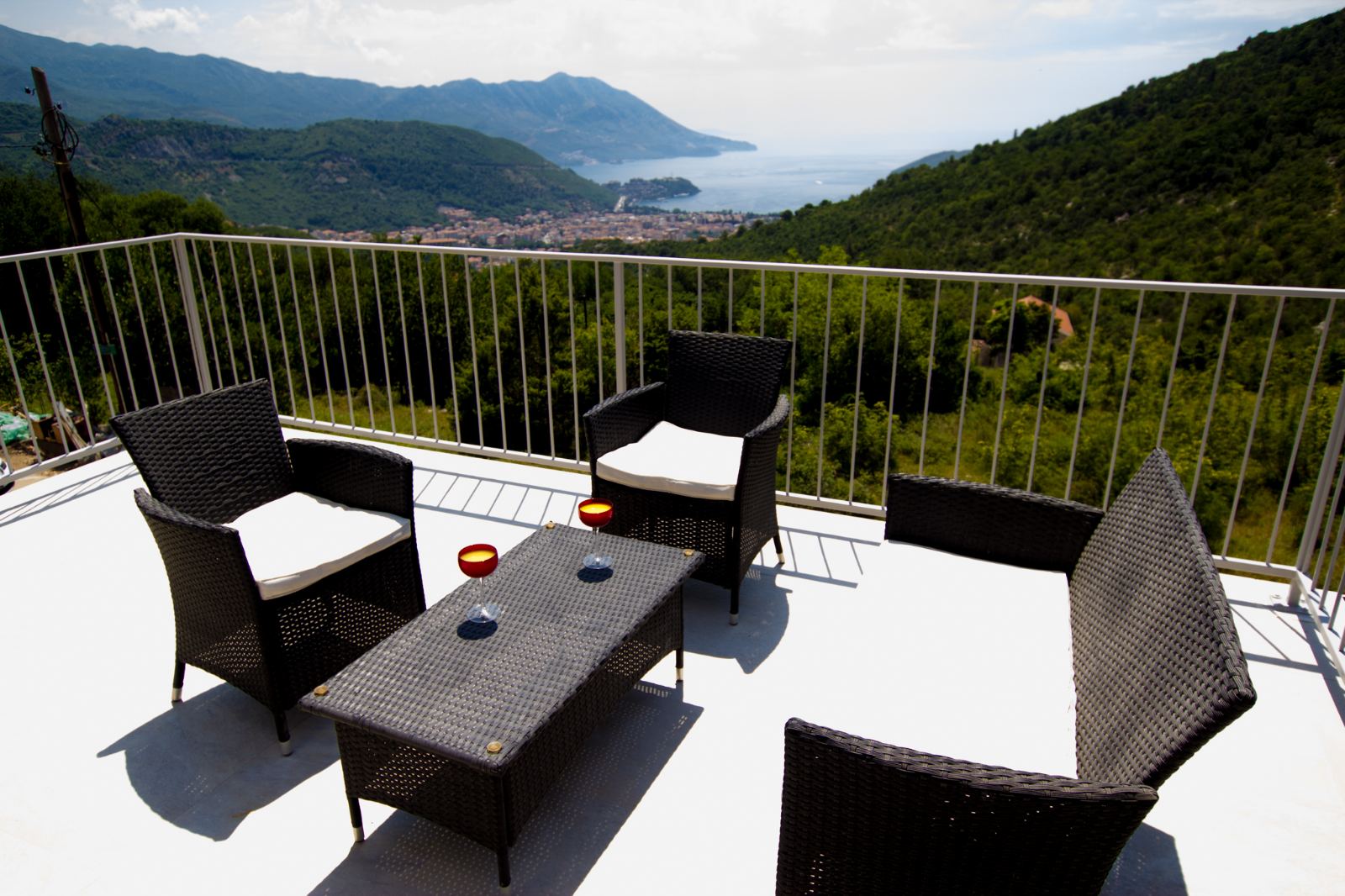 amforaproperty.com/Vila sa bazenom i pogledom na more. Maine, Budva.