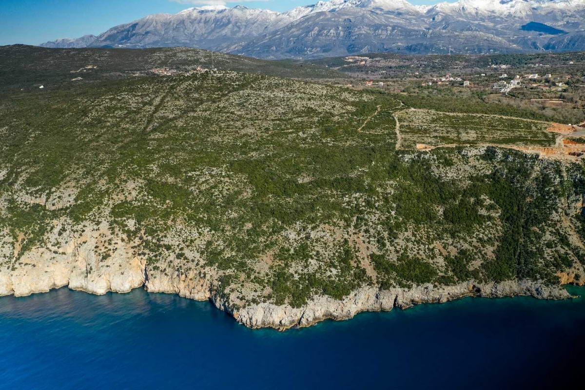 amforaproperty.com/Jedinstven plac površine 5000m2 na samoj obali mora, Zagora,opština Kotor.  (Mogućnost plaćanja kriptovalutama)