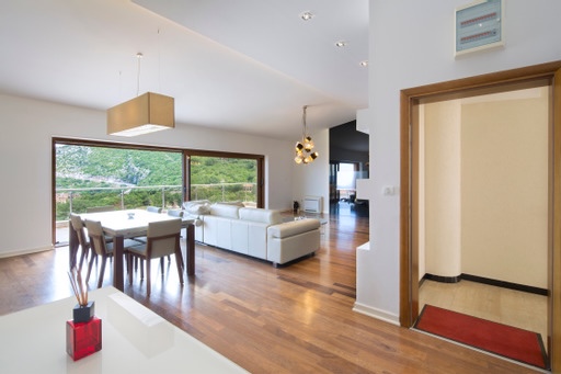 amforaproperty.com/Luksuzan trosoban stan (170m2) sa panoramskim pogledom na more.Kamenovo,Budva.
