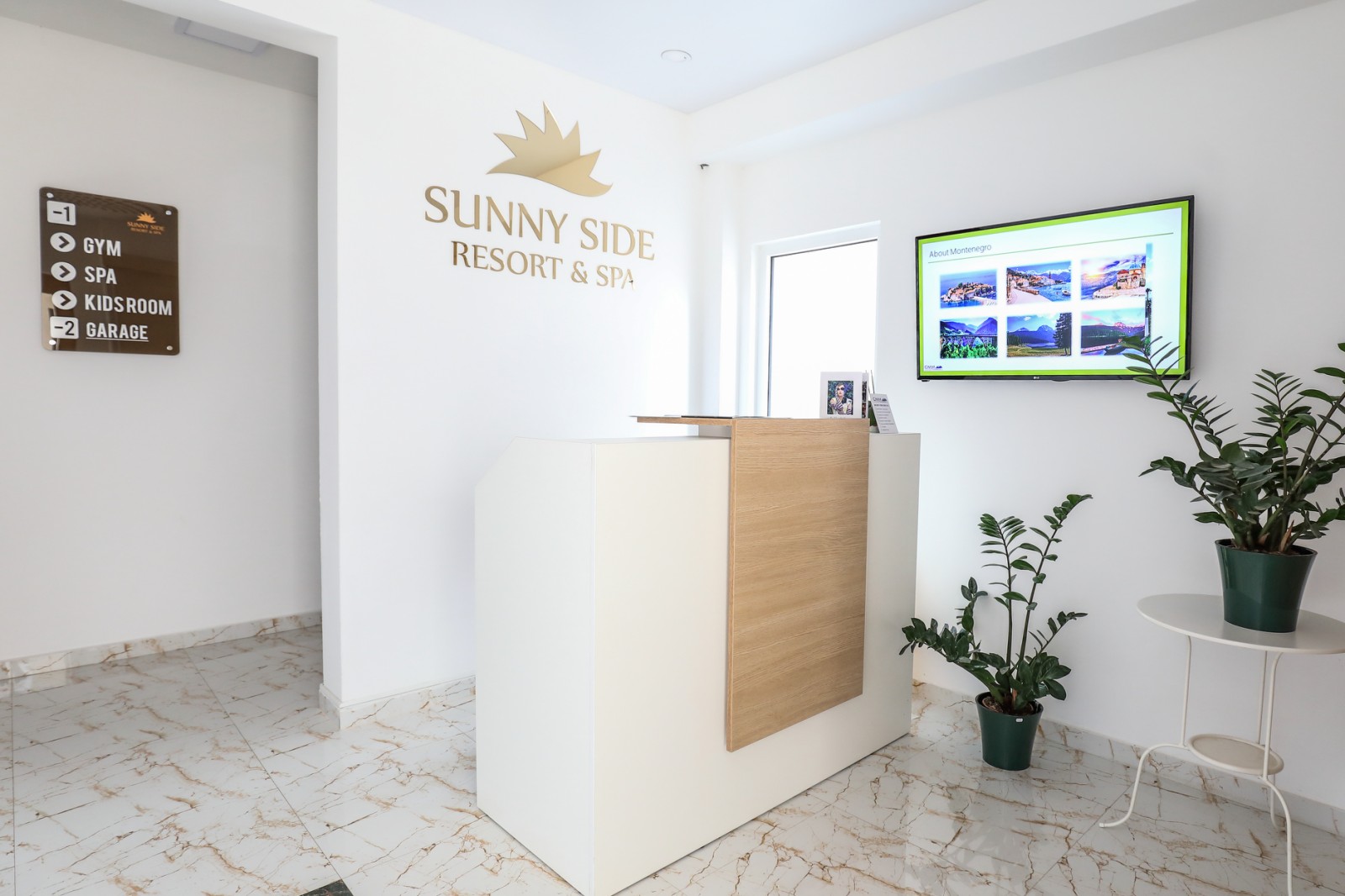 amforaproperty.com/Jednosoban stan sa 51m2 + 57m2 krovna terasa sa đakuzijem i panoramskim pogledom na more,Becici-Sunny Side