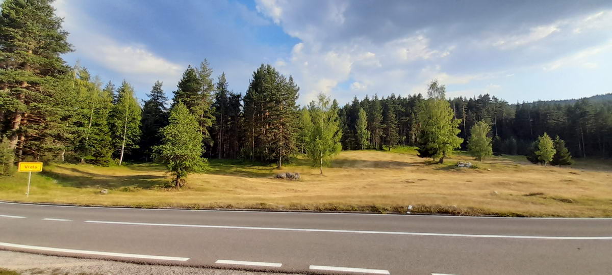 amforaproperty.com/Plac površine 10,354m2 pored same magistrale Zabljak-Pljevlja (7km od centra Zabljaka)