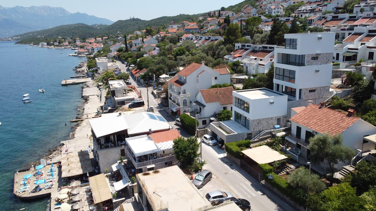 amforaproperty.com/Nove prelepe vile na obali Bokokotorskog zaliva,Krašići-Tivat.