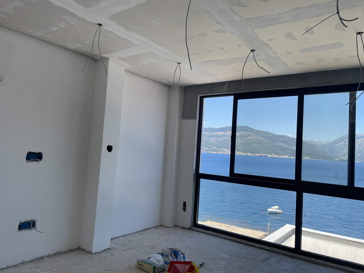 amforaproperty.com/Nove prelepe vile na obali Bokokotorskog zaliva,Krašići-Tivat.