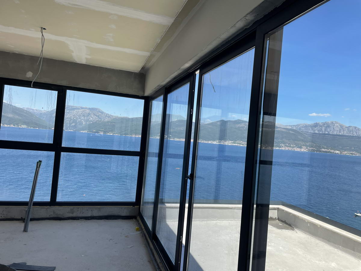 amforaproperty.com/Nove prelepe vile na obali Bokokotorskog zaliva,Krašići-Tivat.