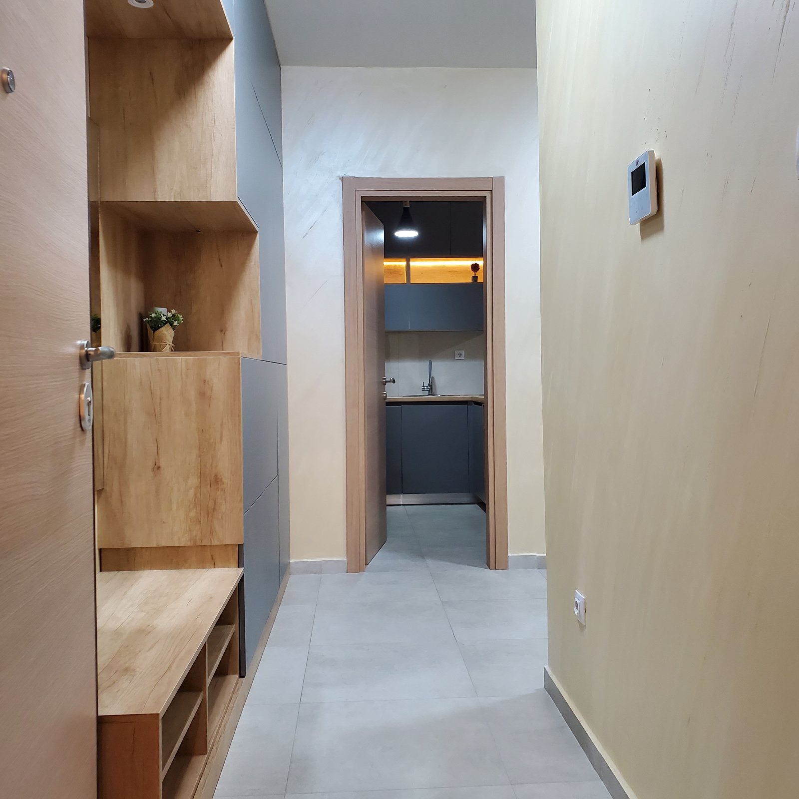 Dvosoban apartman sa pogledom na more, na 200m od plaže u zgradi Supermarketa IDEA (Becici) - Amfora Real Estate