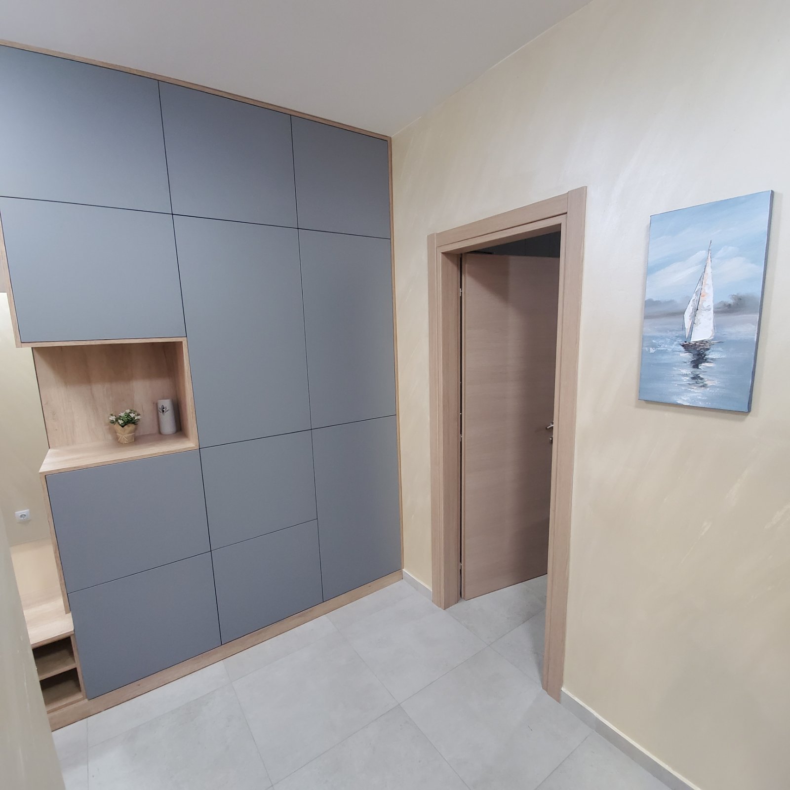 Dvosoban apartman sa pogledom na more, na 200m od plaže u zgradi Supermarketa IDEA (Becici) - Amfora Real Estate