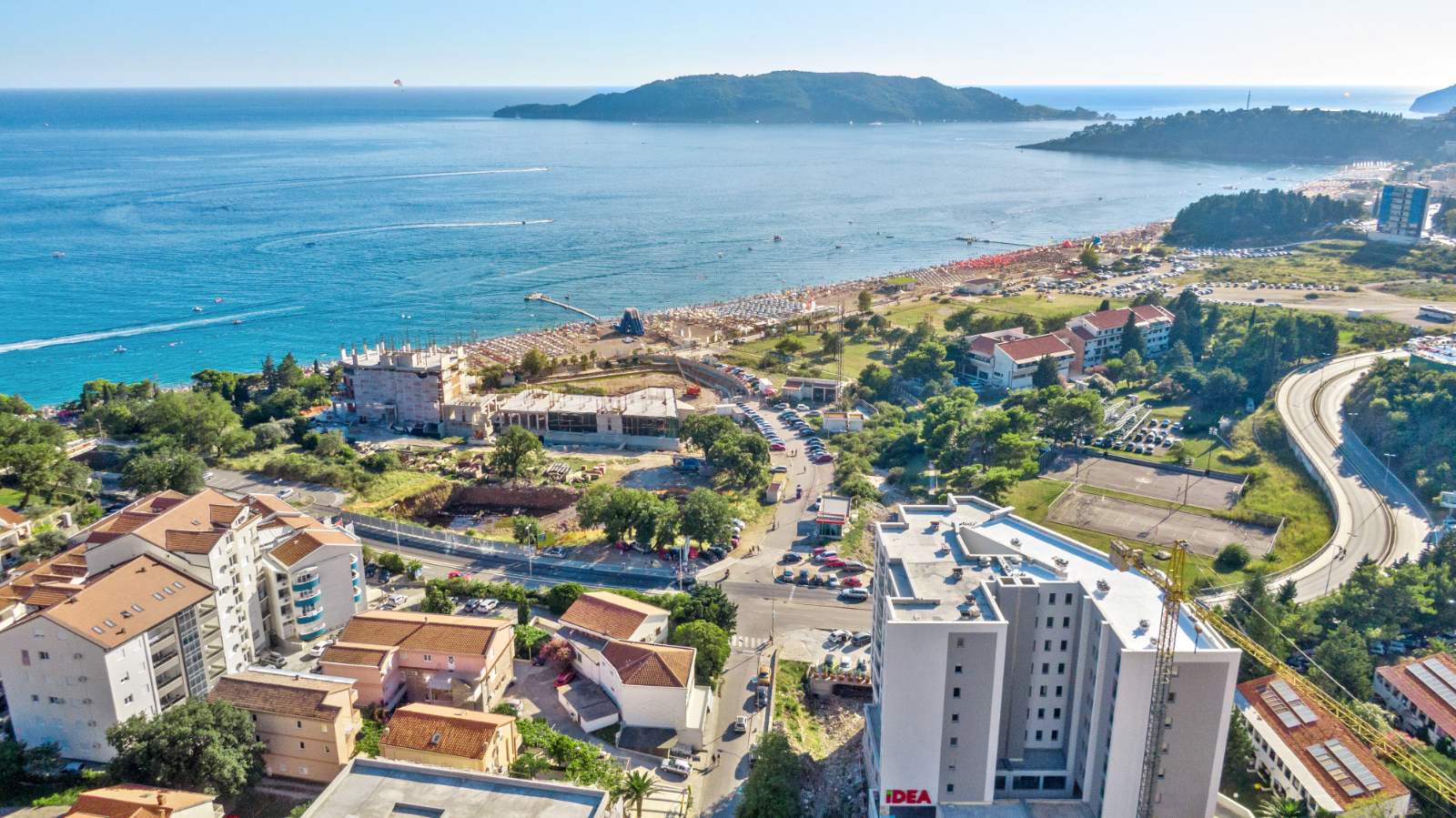 Dvosoban apartman sa pogledom na more, na 200m od plaže u zgradi Supermarketa IDEA (Becici) - Amfora Real Estate