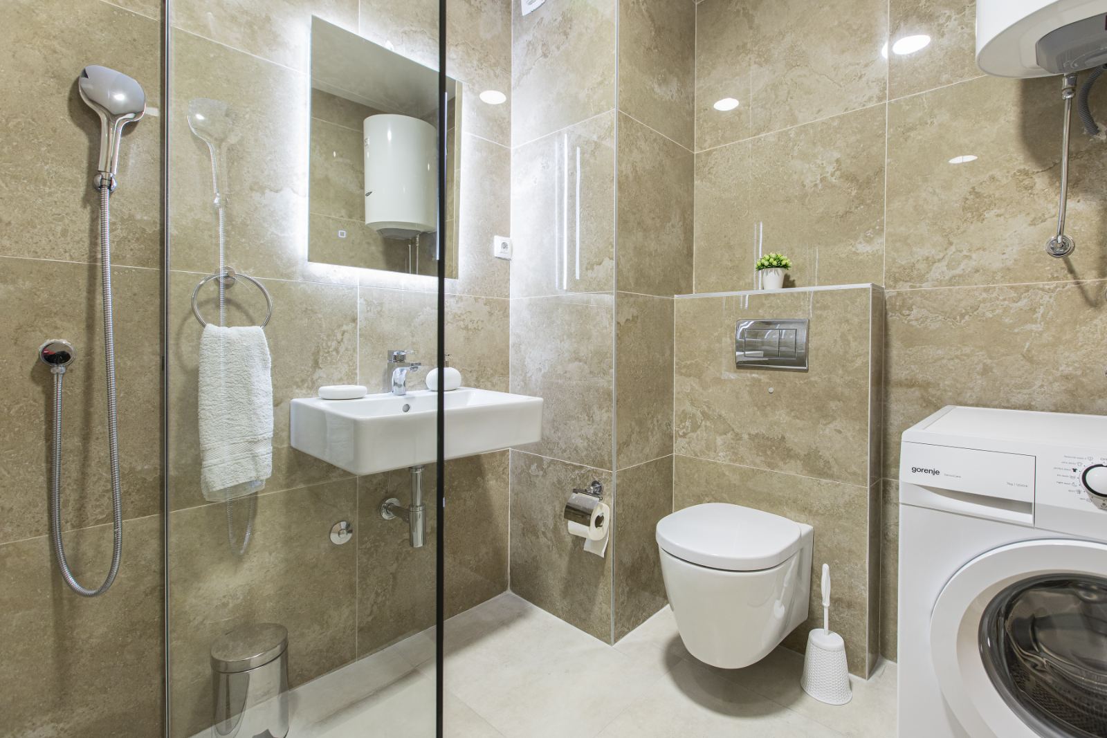 Dvosoban apartman sa pogledom na more, na 200m od plaže u zgradi Supermarketa IDEA (Becici) - Amfora Real Estate