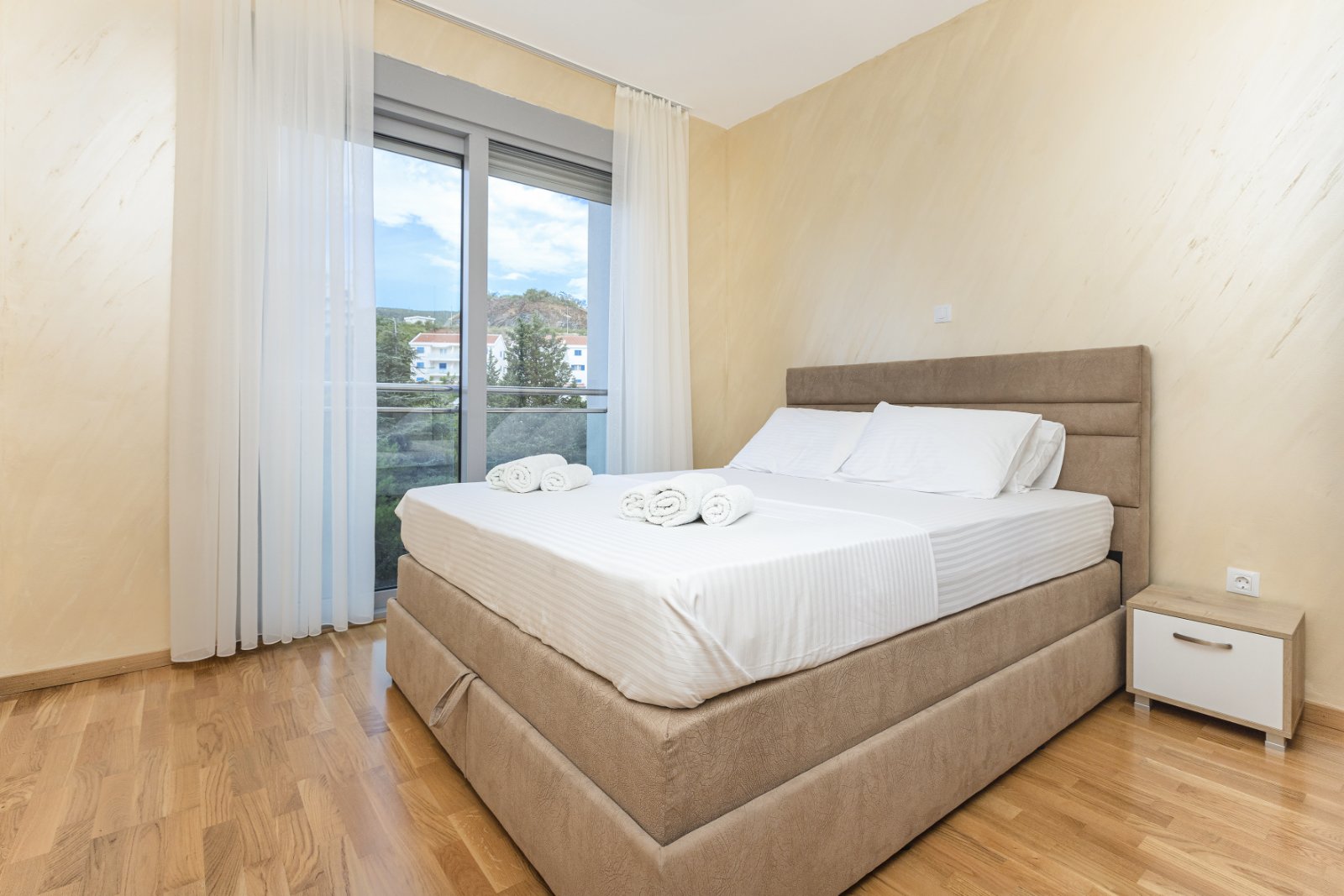 Dvosoban apartman sa pogledom na more, na 200m od plaže u zgradi Supermarketa IDEA (Becici) - Amfora Real Estate