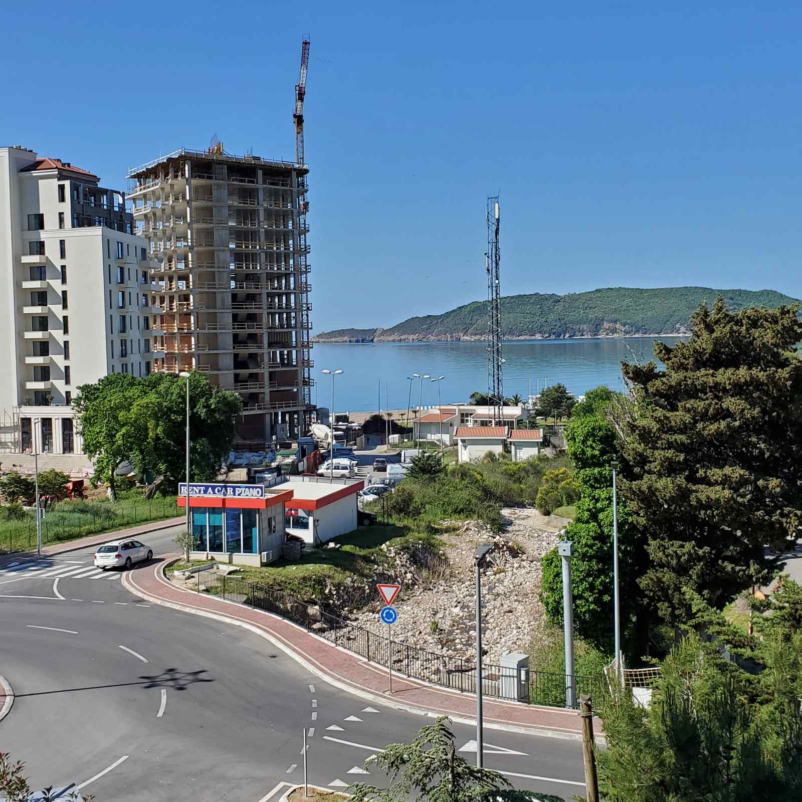 Dvosoban apartman sa pogledom na more, na 200m od plaže u zgradi Supermarketa IDEA (Becici) - Amfora Real Estate