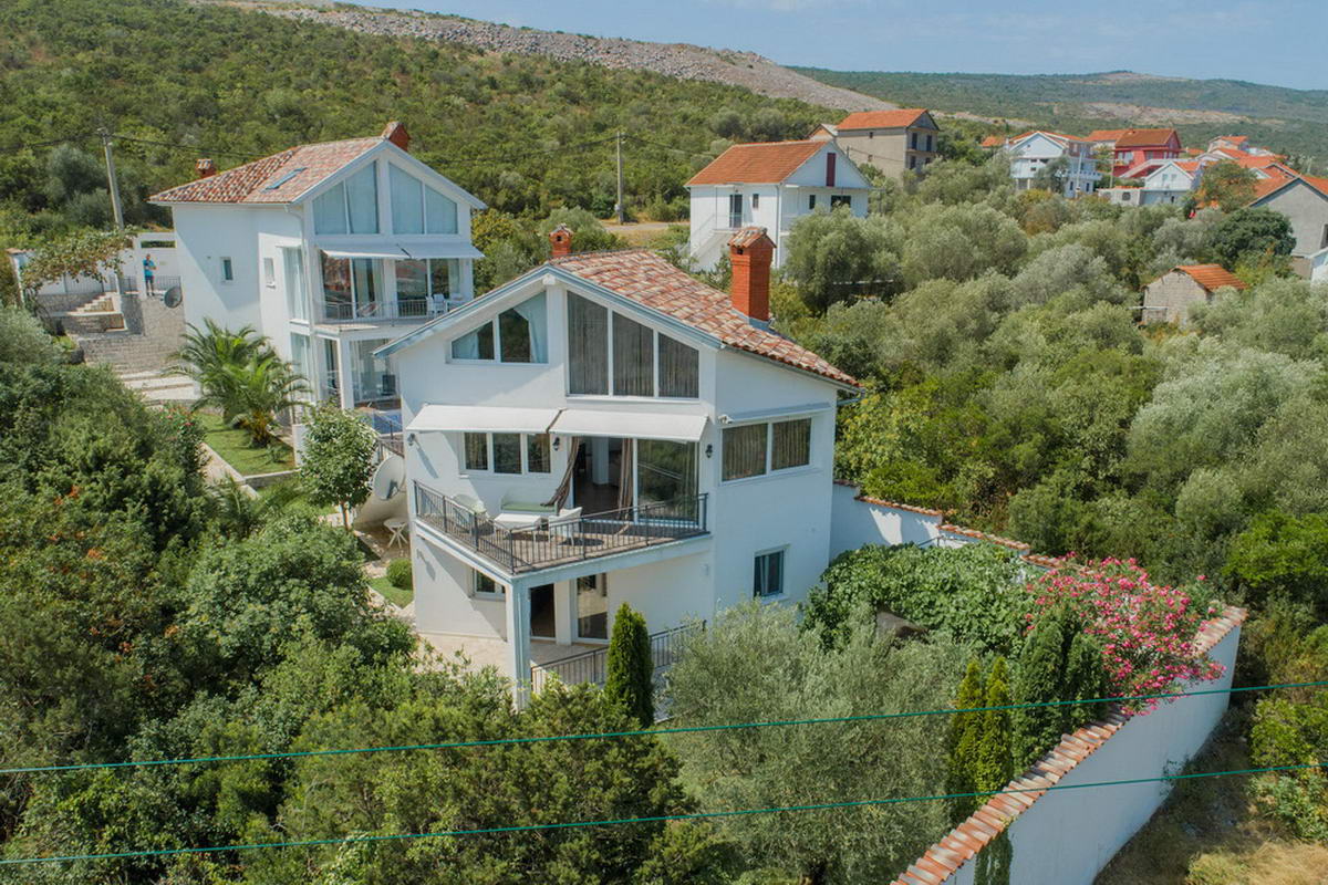 amforaproperty.com/Dve prelepe kuće sa bazenom,Lustica (Tivat)