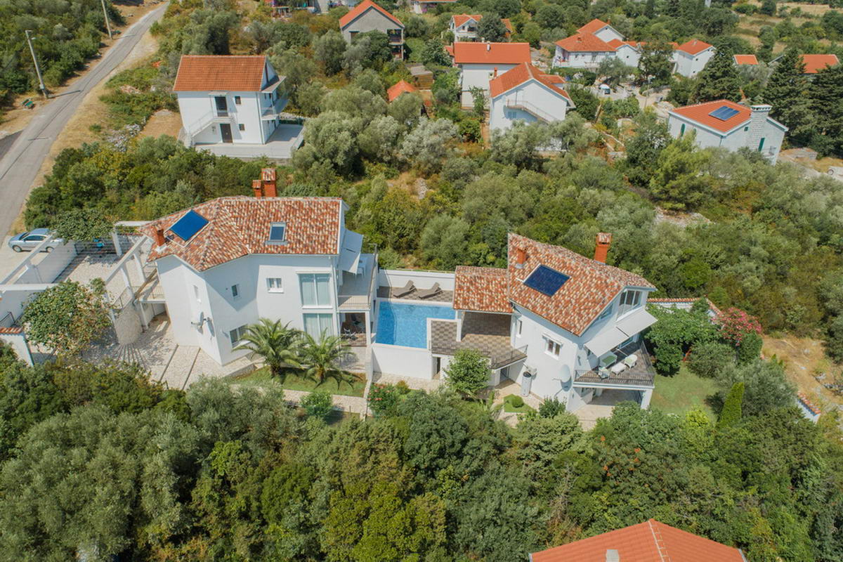 amforaproperty.com/Dve prelepe kuće sa bazenom,Lustica (Tivat)