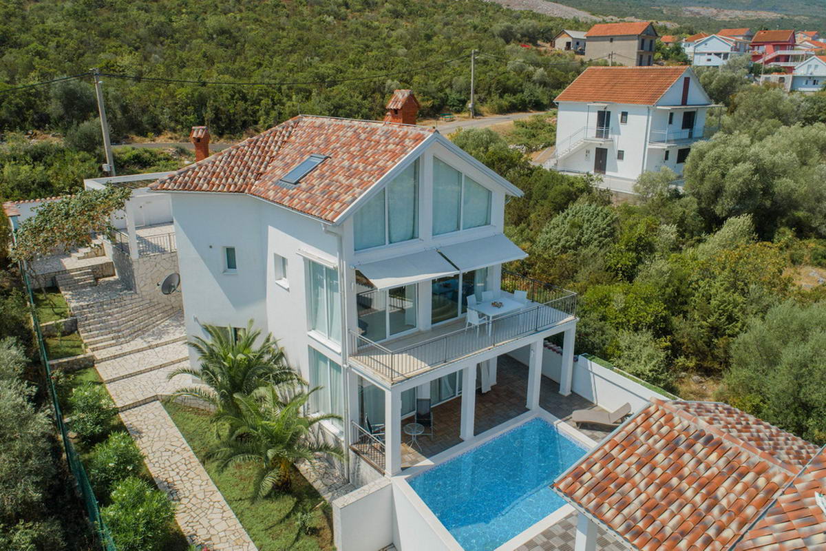 amforaproperty.com/Dve prelepe kuće sa bazenom,Lustica (Tivat)