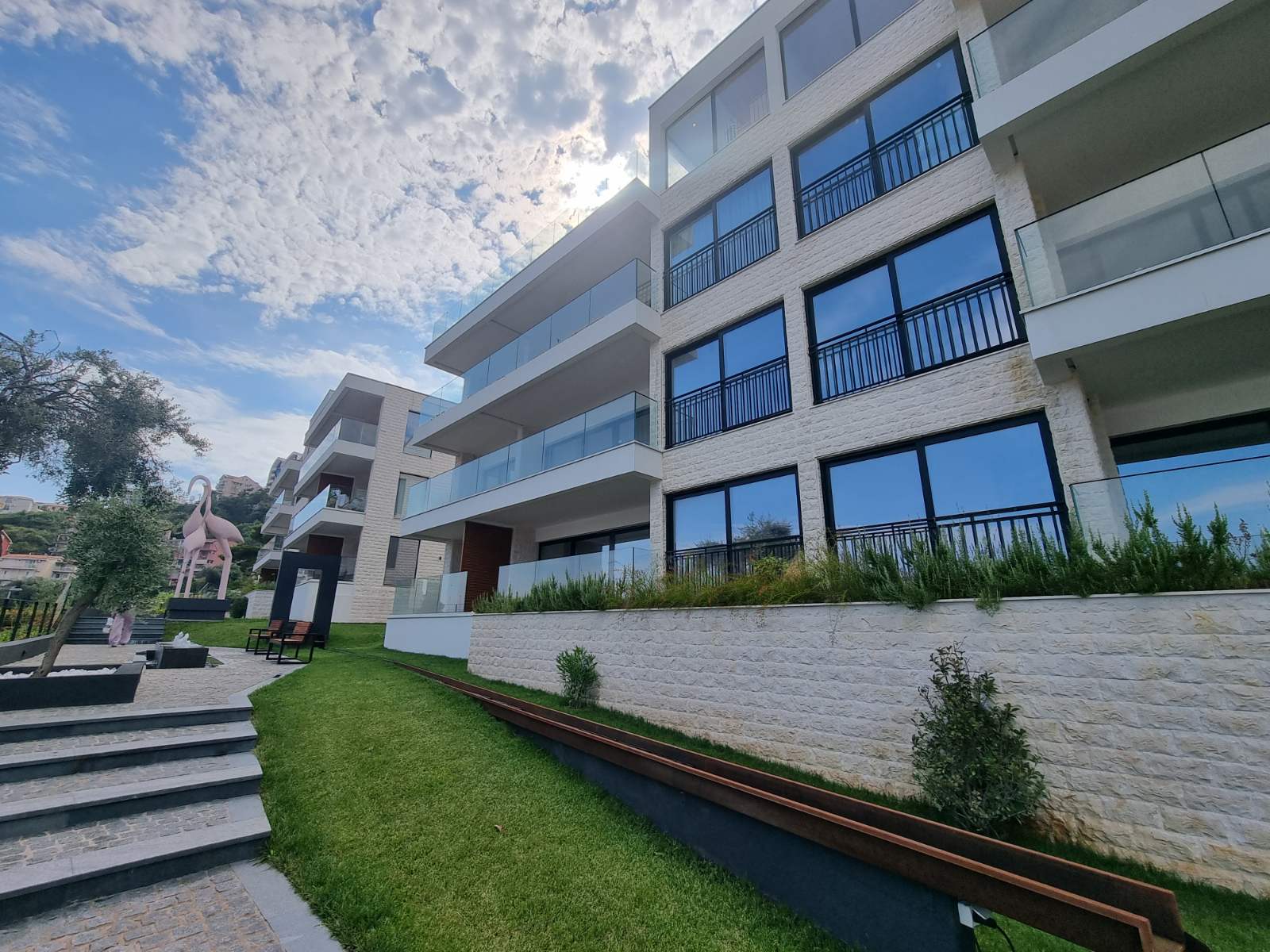 amforaproperty.com/COMO Residence- Nov luksuzan jednosoban stan 63m2 sa pogledom na more i bazenom  ! centar Budva!
