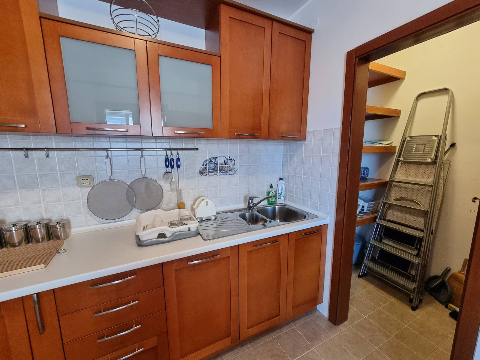 amforaproperty.com/Dvosoban stan na odličnoj lokaciji u Budvi.(Na duzi period)
