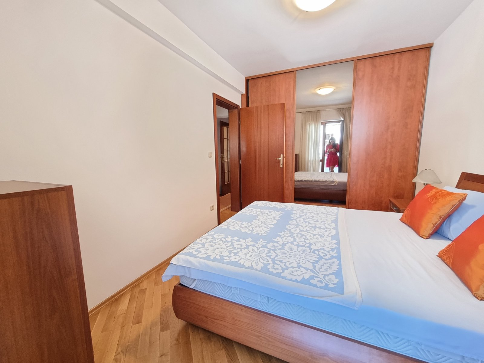 amforaproperty.com/Dvosoban stan na odličnoj lokaciji u Budvi.(Na duzi period)