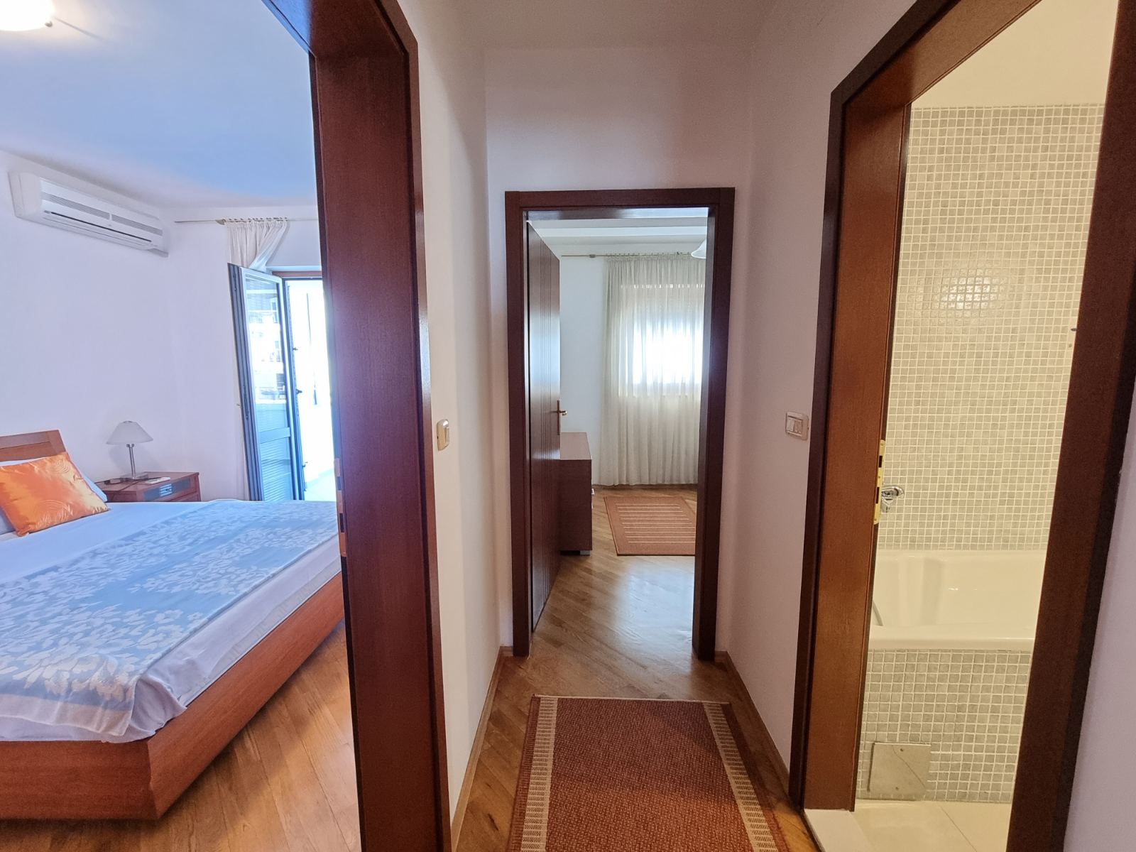amforaproperty.com/Dvosoban stan na odličnoj lokaciji u Budvi.(Na duzi period)