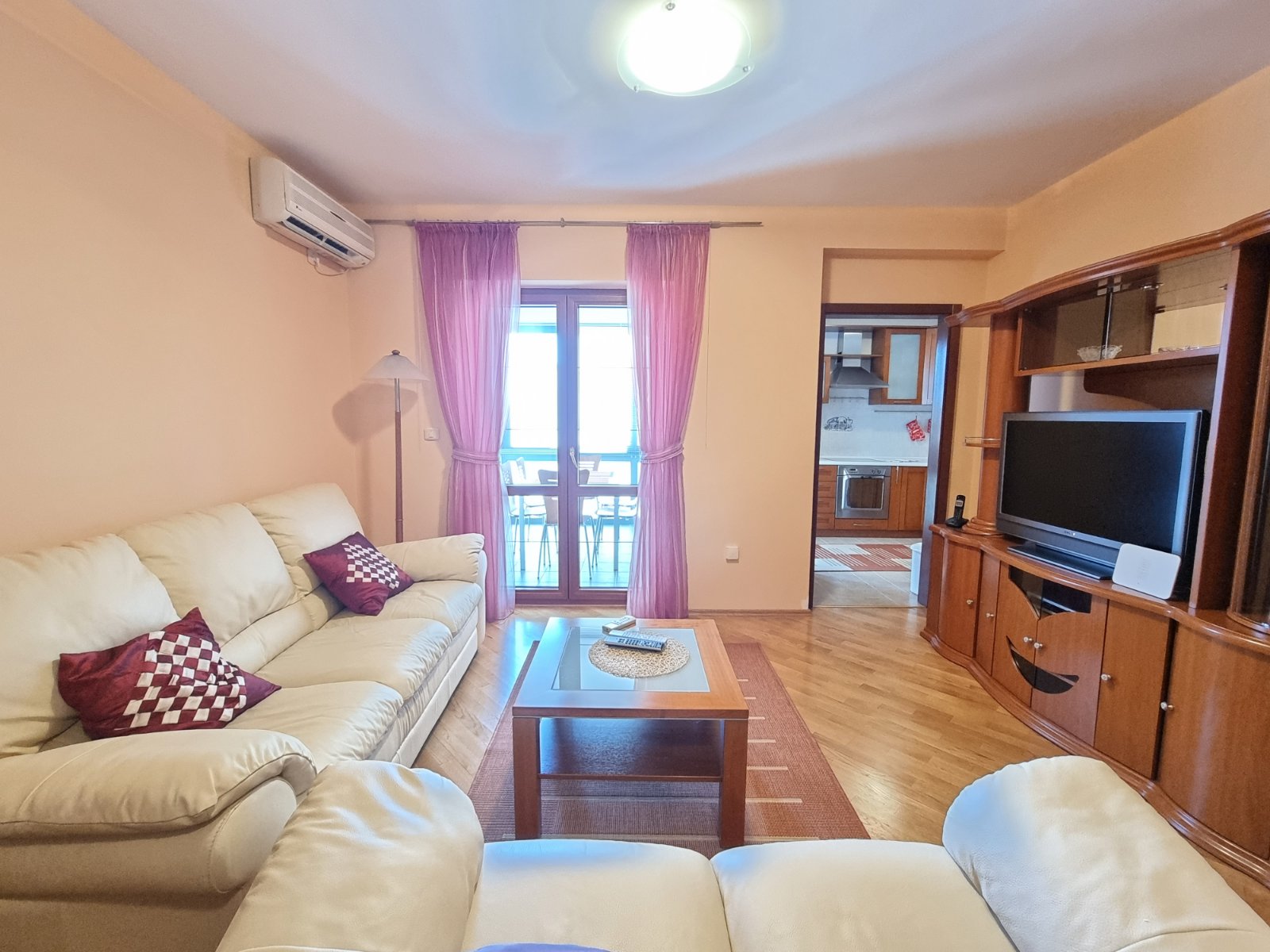 amforaproperty.com/Dvosoban stan na odličnoj lokaciji u Budvi.(Na duzi period)