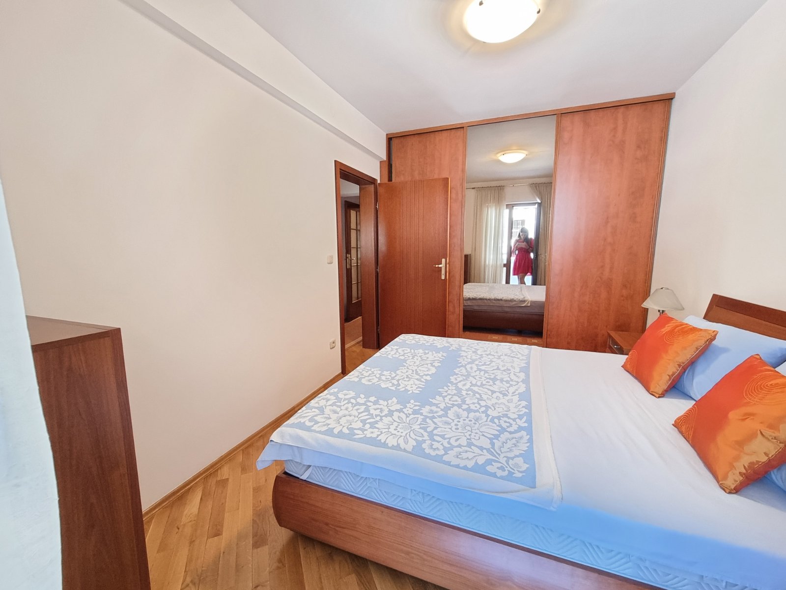 amforaproperty.com/Dvosoban stan na odličnoj lokaciji u Budvi.(Na duzi period)