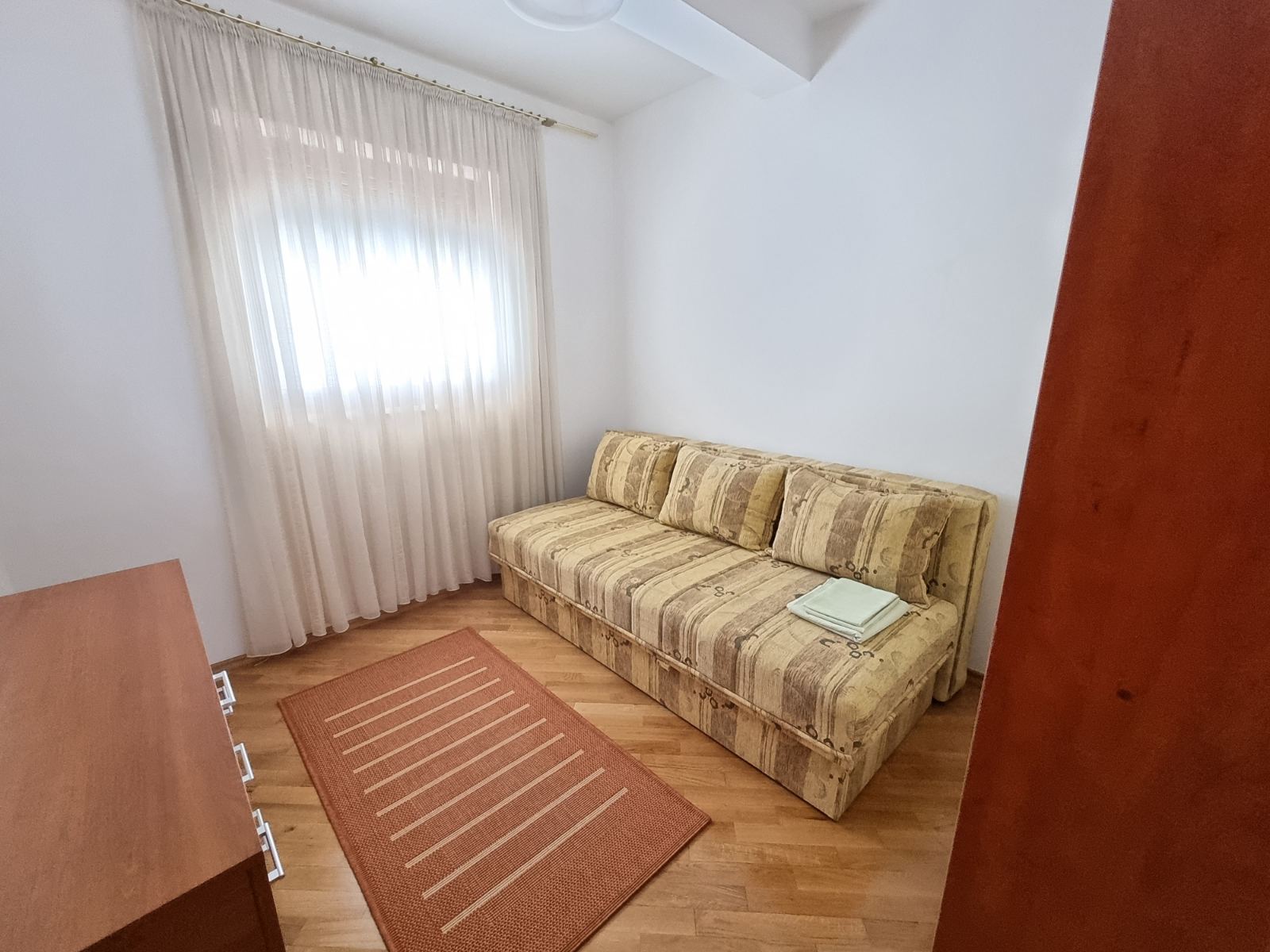 amforaproperty.com/Dvosoban stan na odličnoj lokaciji u Budvi.(Na duzi period)