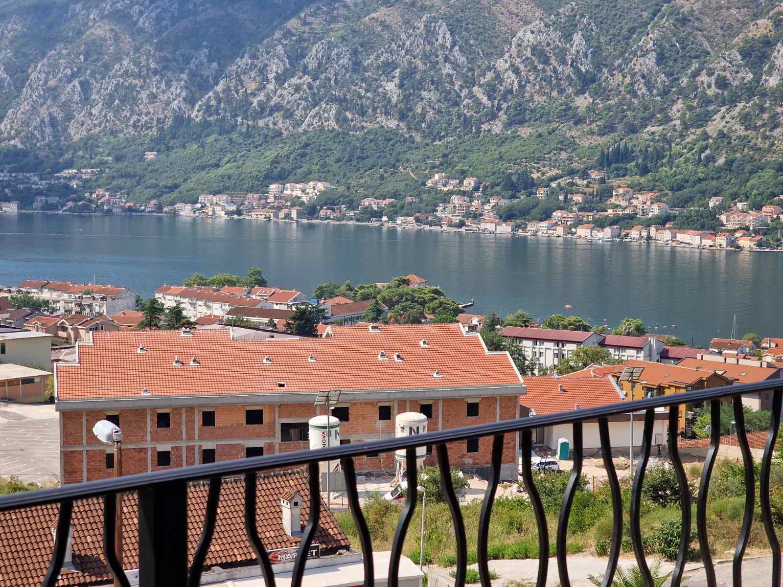 amforaproperty.com/Luksuzan jednosoban stan sa prelepim pogledom na more i zaliv,Kotor-Dobrota.