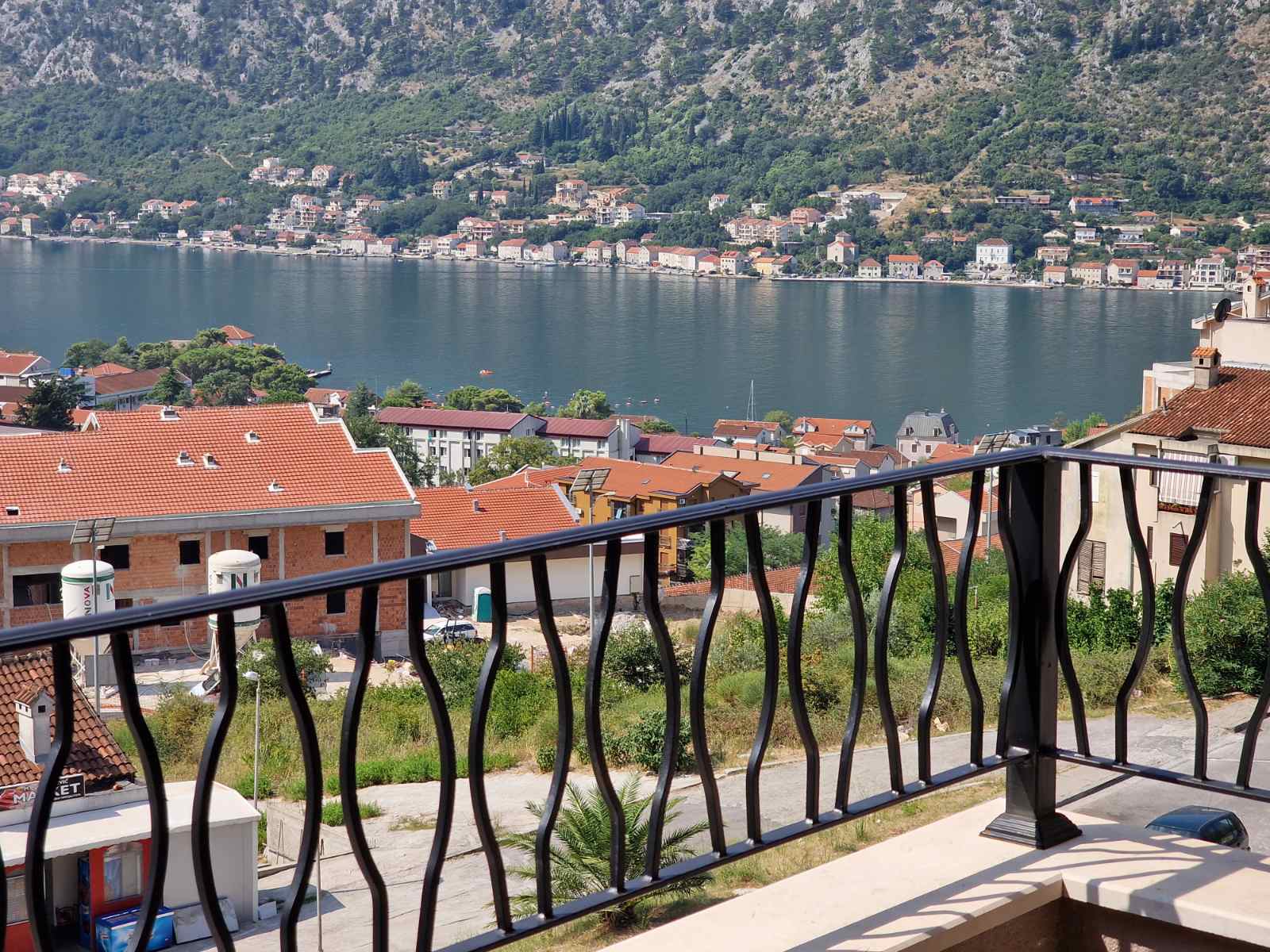 amforaproperty.com/Luksuzan jednosoban stan 50m2 sa prelepim pogledom na more i zaliv,Kotor-Dobrota.