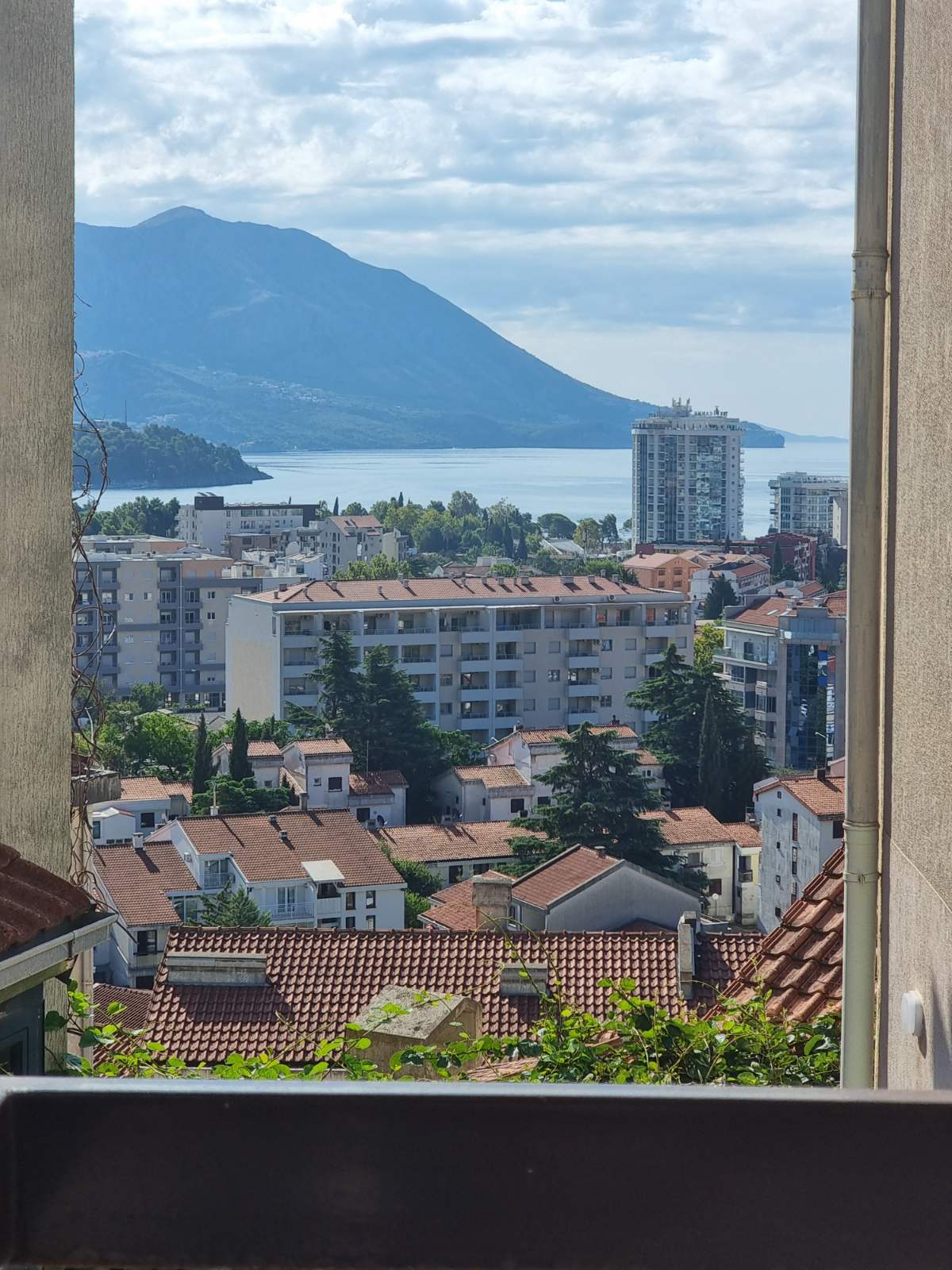 amforaproperty.com/DVOSOBAN STAN 64M2 SA POGLEDOM NA MORE,DUBOVICA LUX-BUDVA.