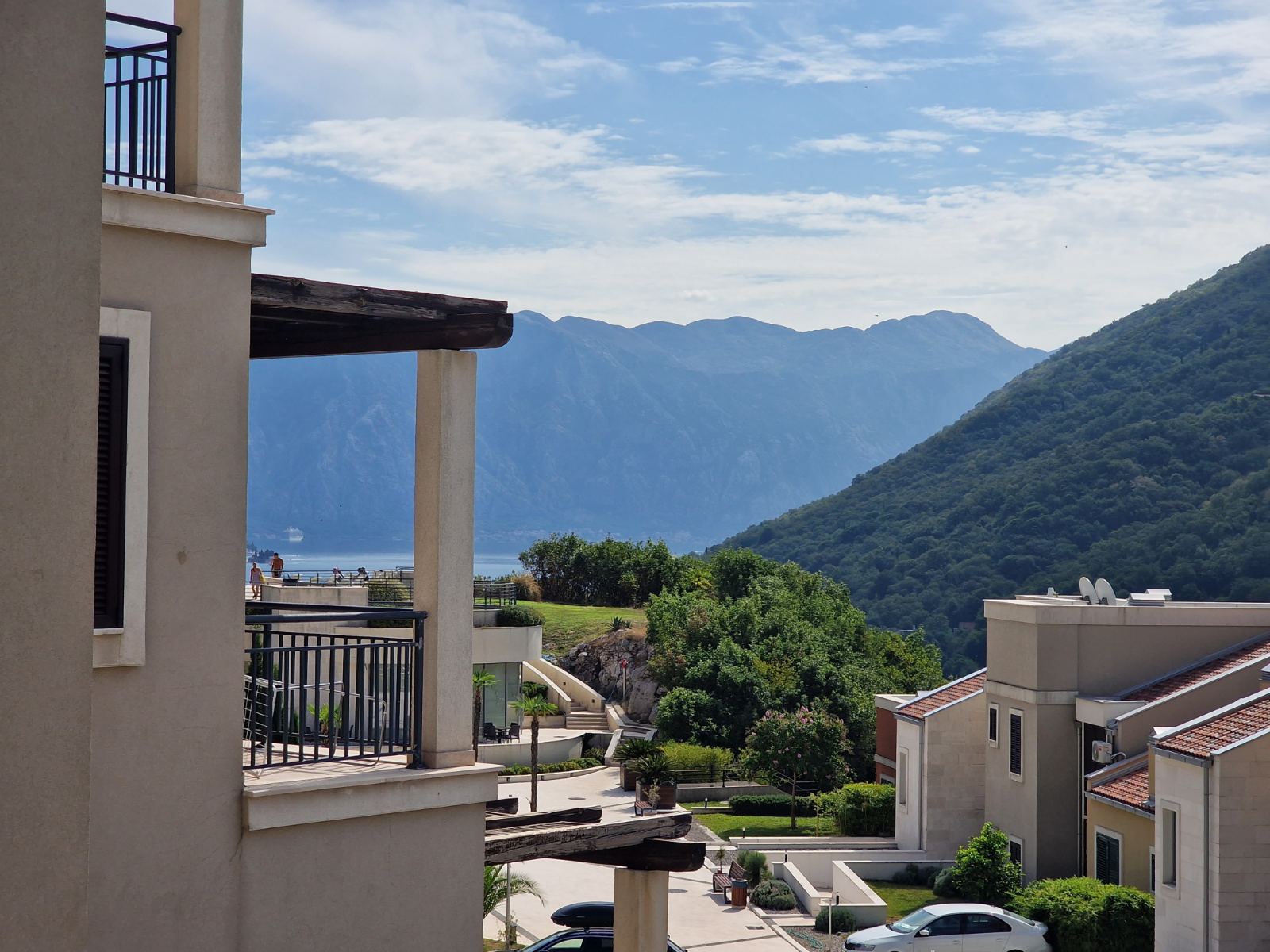 amforaproperty.com/Dvosoban stan sa pogledom na more, površine 83m2, u ekskluzivnom  kompleksu Lavender Bay, Kotor(Morinje)