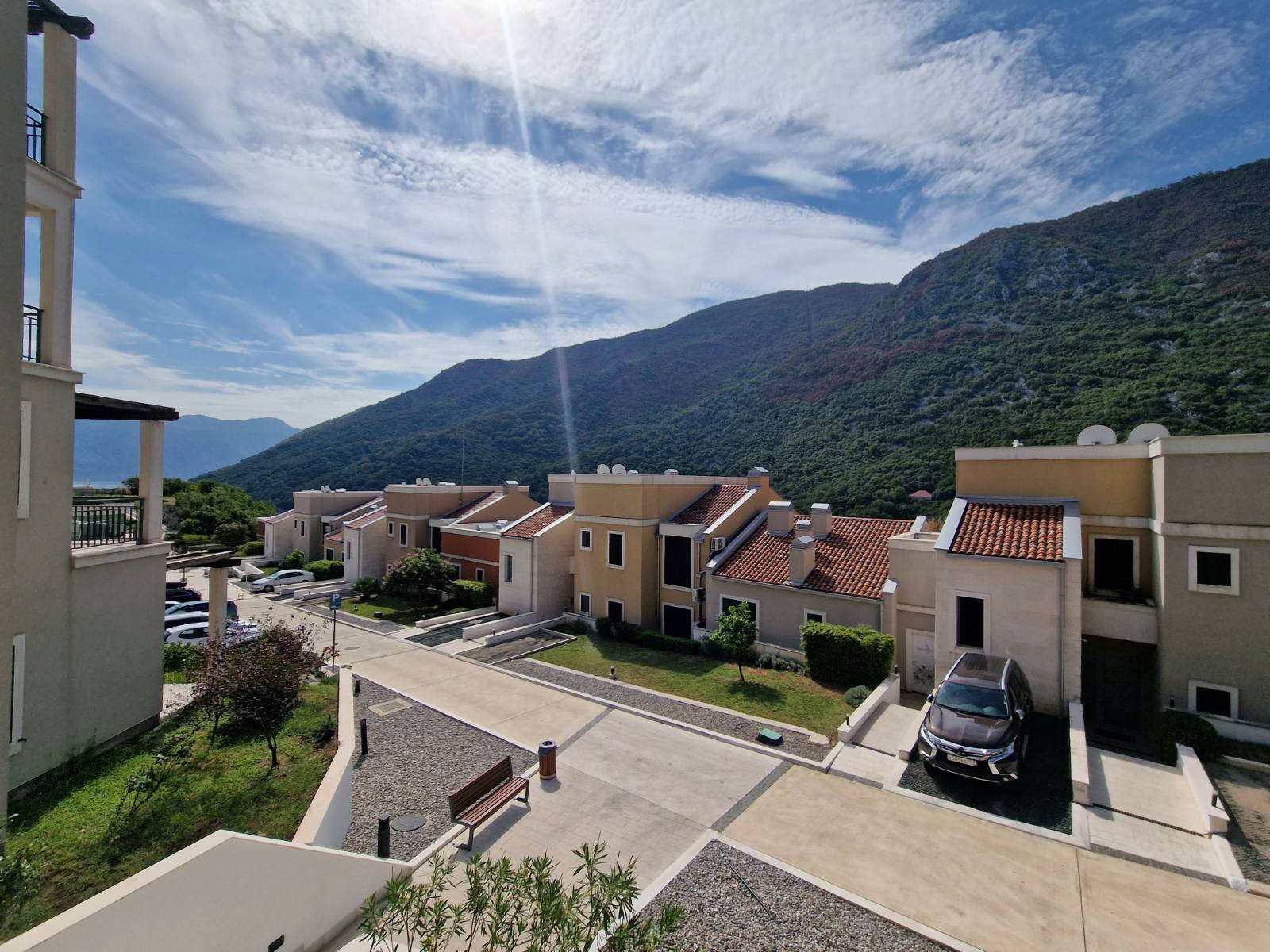 amforaproperty.com/Dvosoban stan sa pogledom na more, površine 83m2, u ekskluzivnom  kompleksu Lavender Bay, Kotor(Morinje)