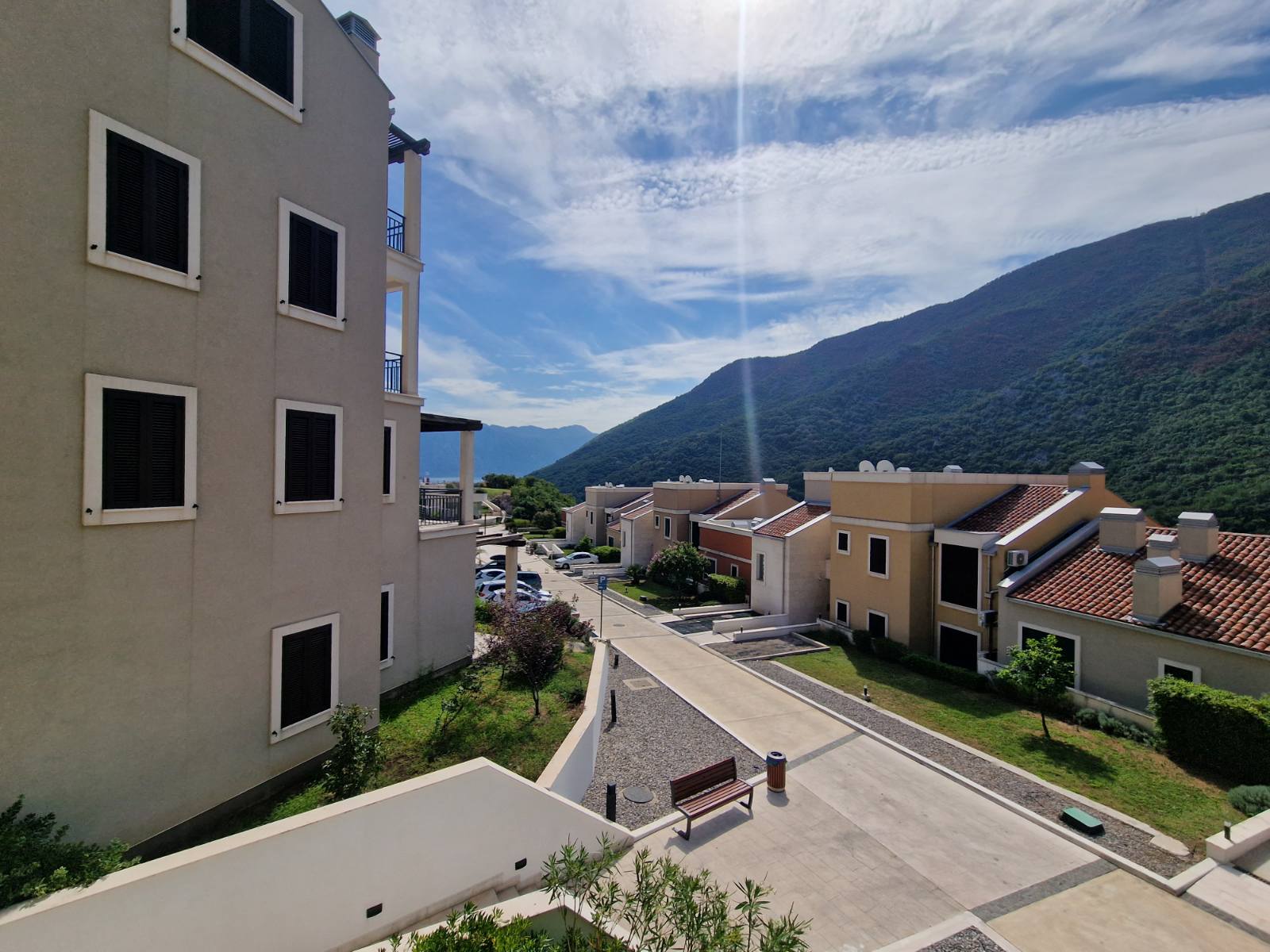 amforaproperty.com/Dvosoban stan sa pogledom na more, površine 83m2, u ekskluzivnom  kompleksu Lavender Bay, Kotor(Morinje)