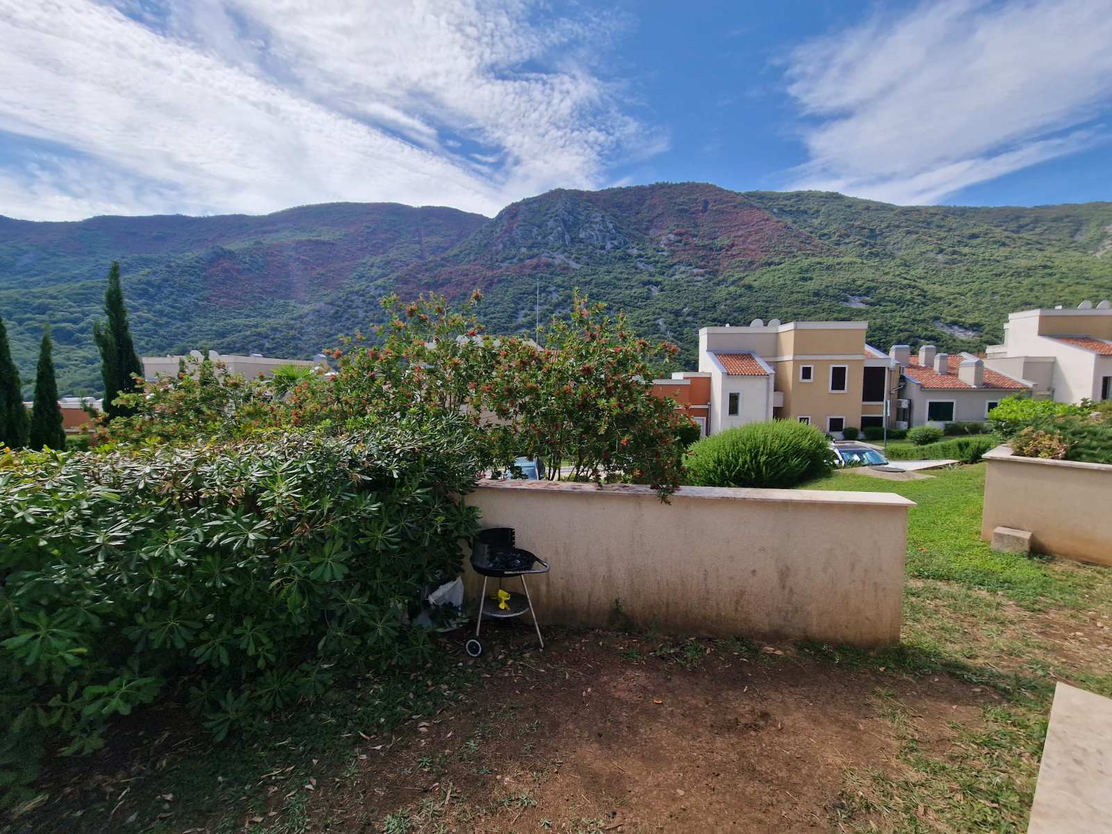 amforaproperty.com/Dvosoban stan sa pogledom na more, površine 83m2, u ekskluzivnom  kompleksu Lavender Bay, Kotor(Morinje)