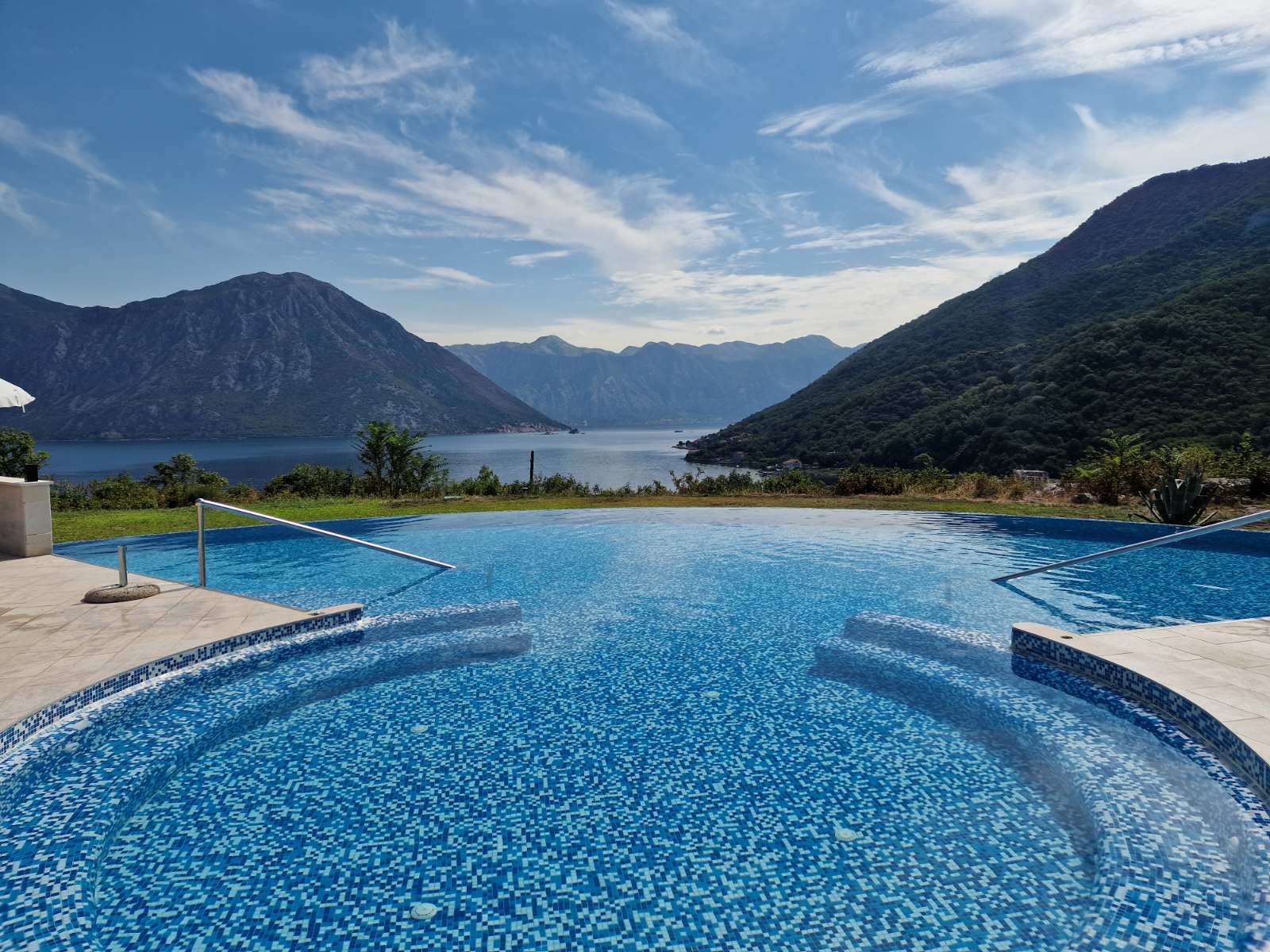 amforaproperty.com/Dvosoban stan sa pogledom na more, površine 83m2, u ekskluzivnom  kompleksu Lavender Bay, Kotor(Morinje)