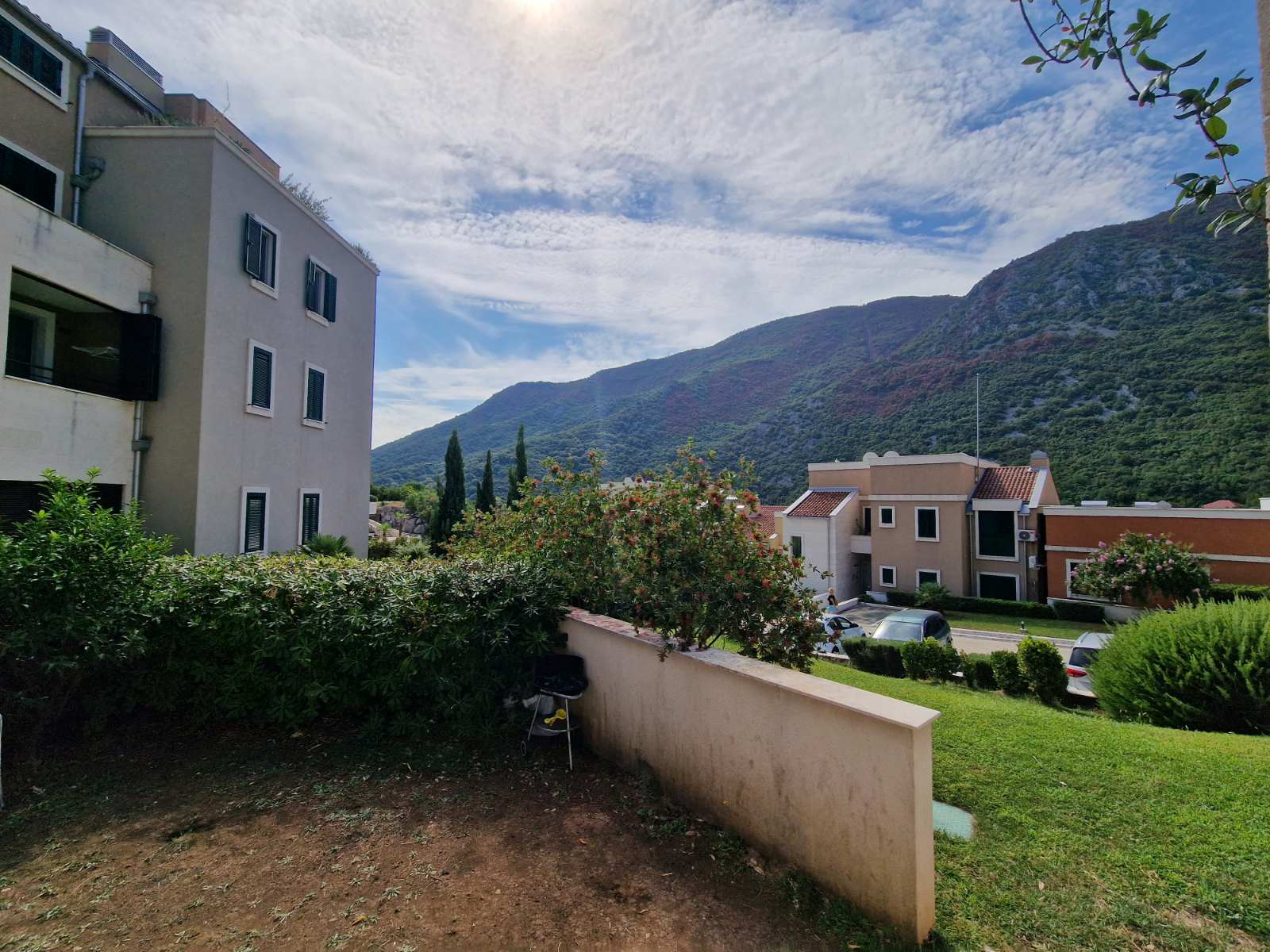 amforaproperty.com/Dvosoban stan sa pogledom na more, površine 83m2, u ekskluzivnom  kompleksu Lavender Bay, Kotor(Morinje)