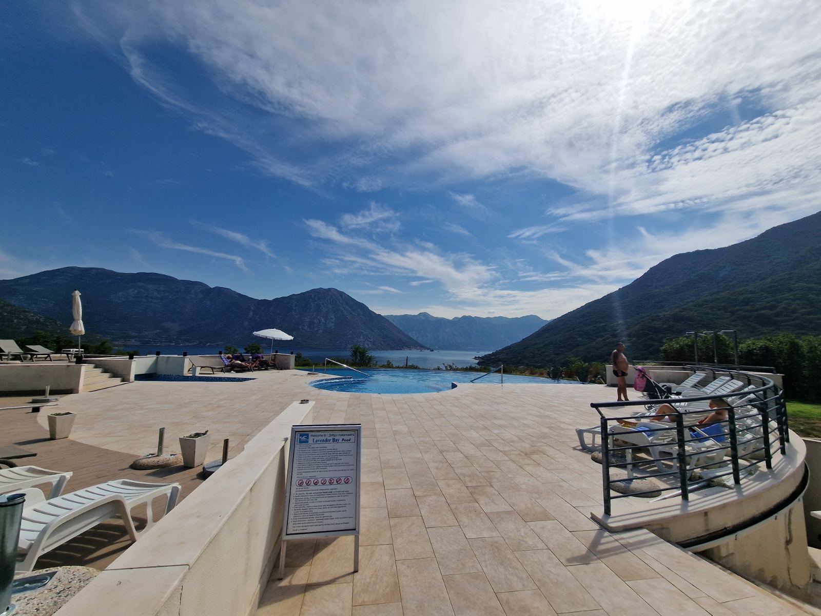 amforaproperty.com/Dvosoban stan sa pogledom na more, površine 83m2, u ekskluzivnom  kompleksu Lavender Bay, Kotor(Morinje)