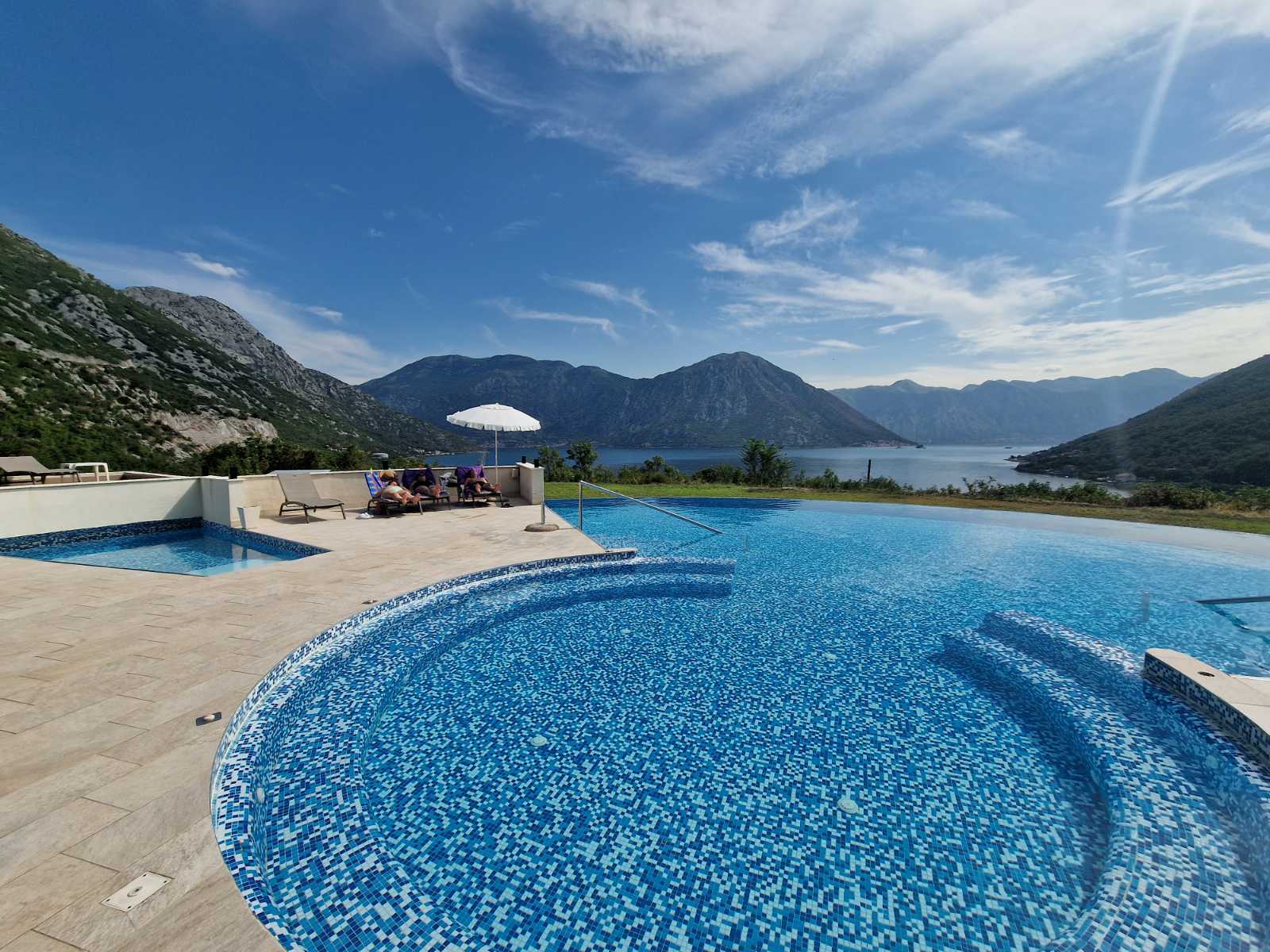 amforaproperty.com/Dvosoban stan sa pogledom na more, površine 83m2, u ekskluzivnom  kompleksu Lavender Bay, Kotor(Morinje)