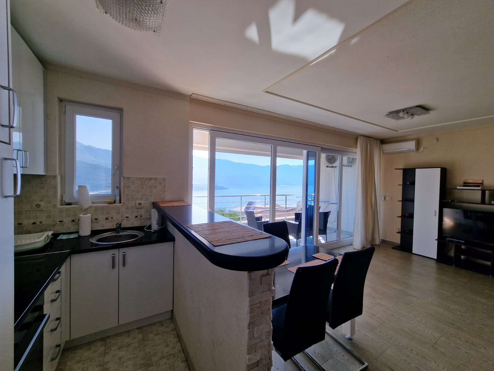 amforaproperty.com/Jednosoban stan 69m2 sa panoramskim pogledom na more i grad,Vidikovac-Budva.