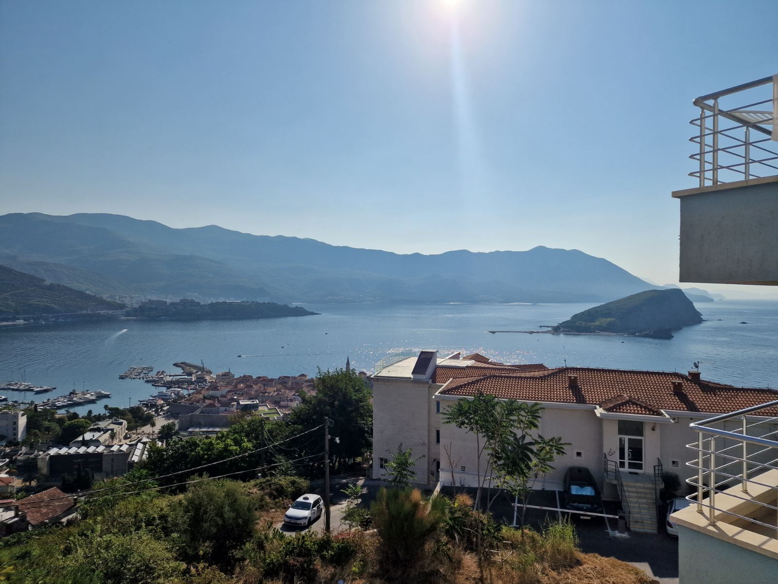 amforaproperty.com/Jednosoban stan 69m2 sa panoramskim pogledom na more i grad,Vidikovac-Budva.