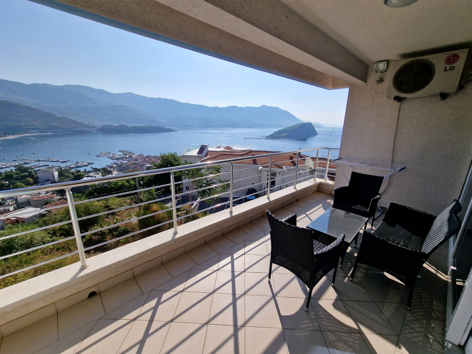 amforaproperty.com/Jednosoban stan 69m2 sa panoramskim pogledom na more i grad,Vidikovac-Budva.