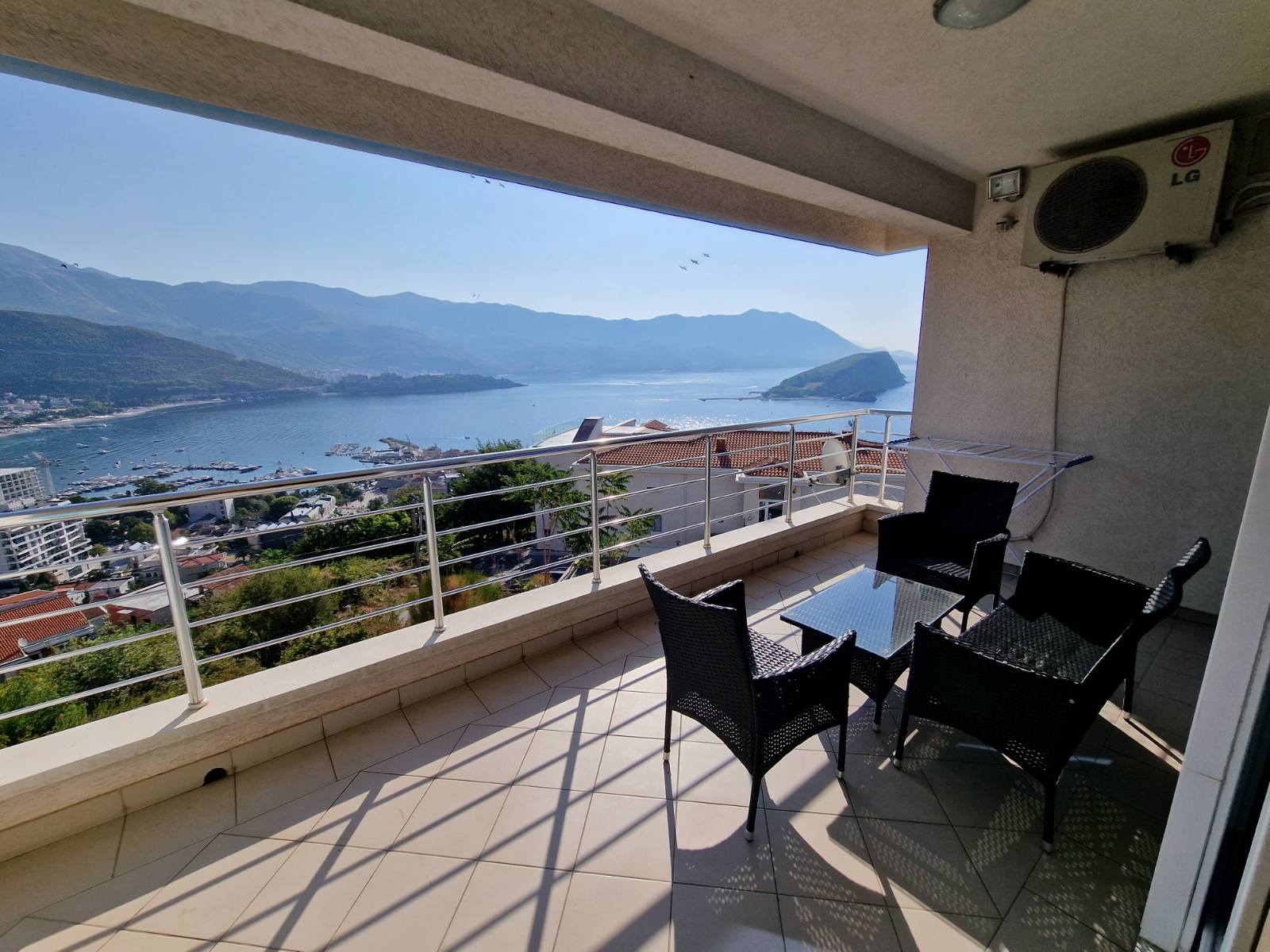 amforaproperty.com/Jednosoban stan 69m2 sa panoramskim pogledom na more i grad,Vidikovac-Budva.