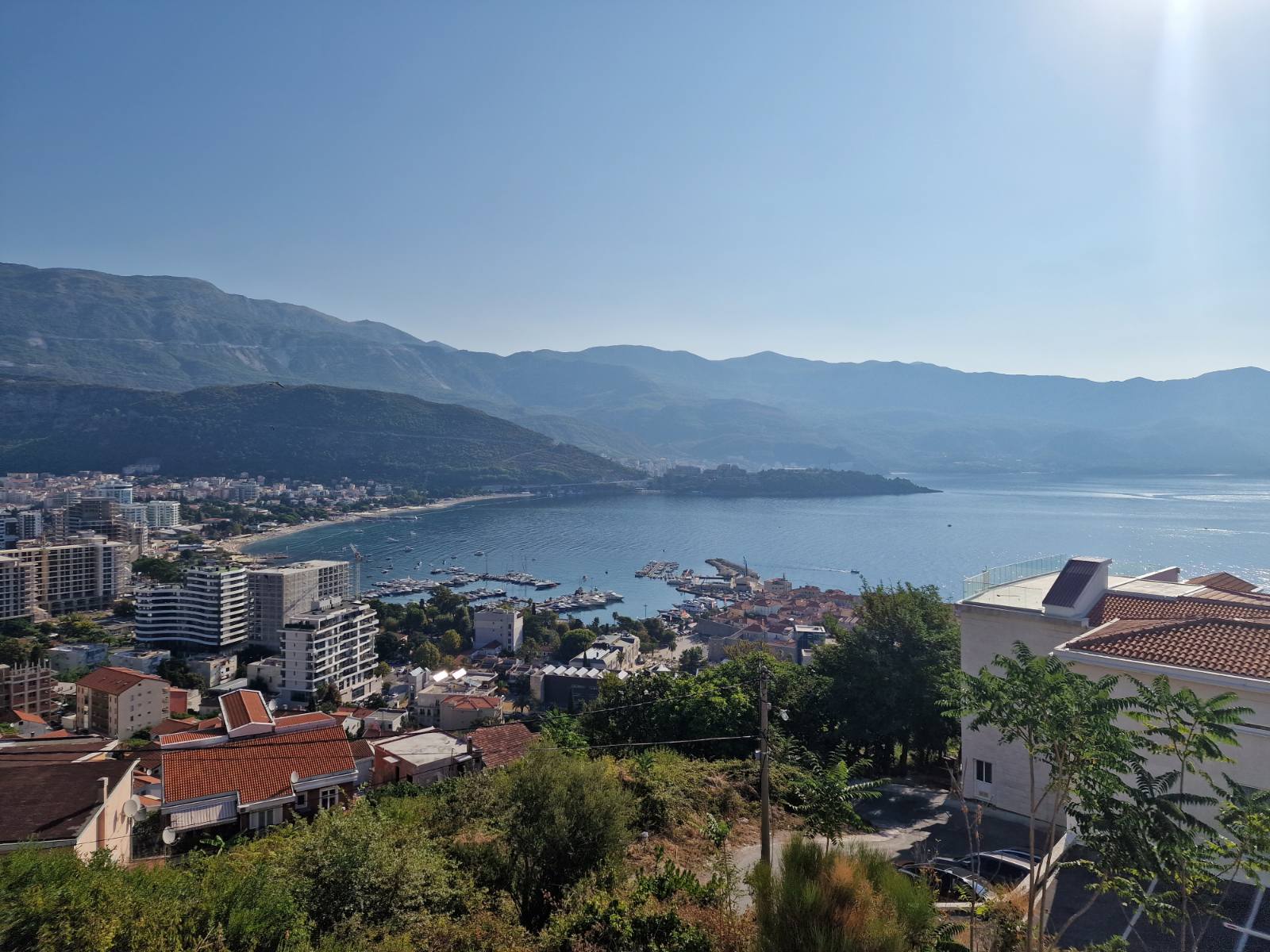 amforaproperty.com/Jednosoban stan 69m2 sa panoramskim pogledom na more i grad,Vidikovac-Budva.