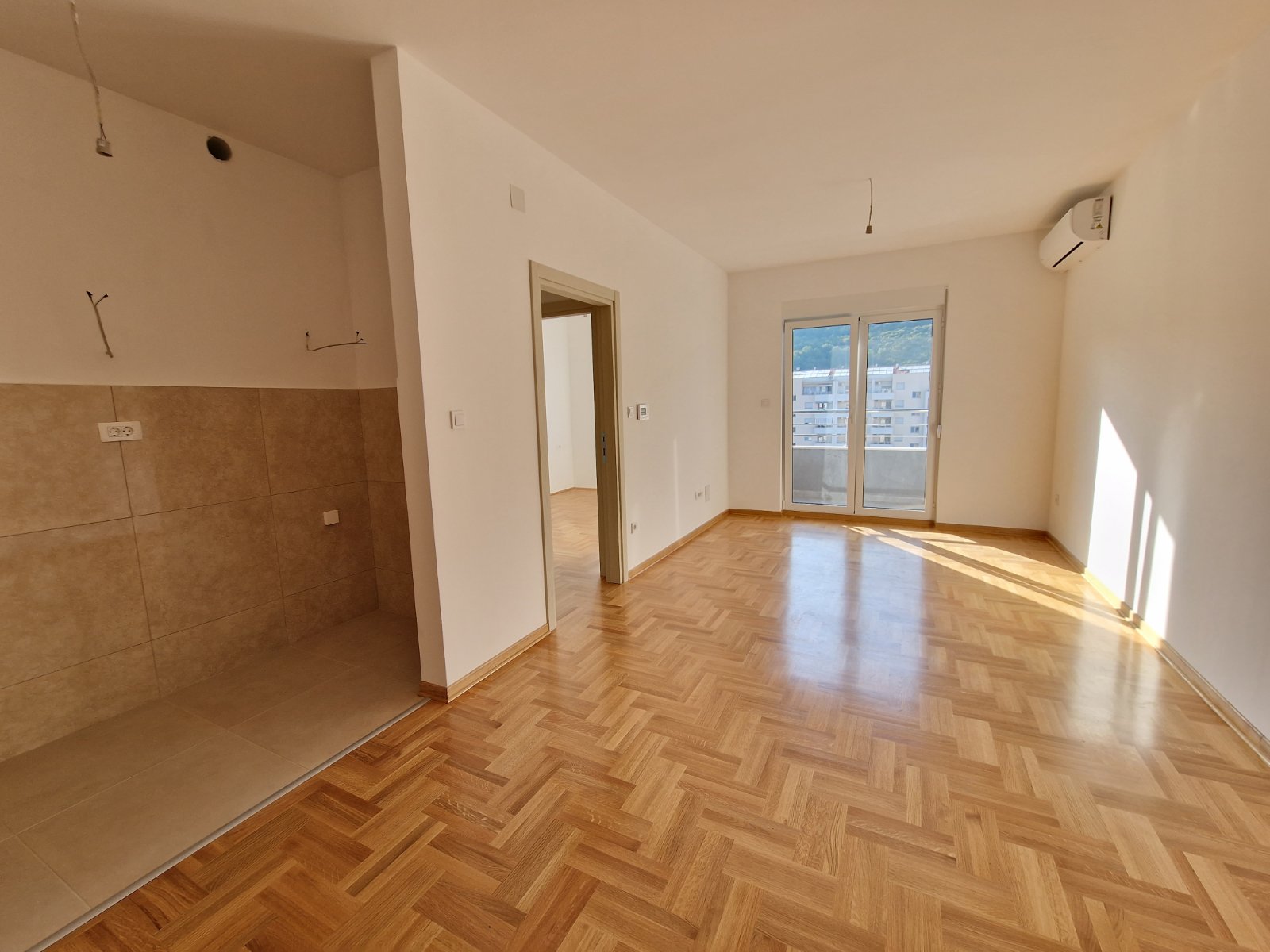 amforaproperty.com/Nov dvosoban stan 64m2 sa pogledom na grad,u Budvi kod autobuske stanice (CENTAR) 