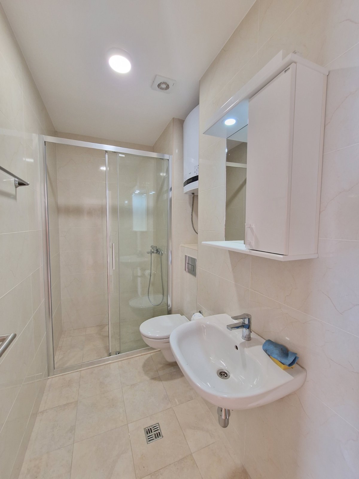 amforaproperty.com/Nov dvosoban stan 64m2 sa pogledom na grad,u Budvi kod autobuske stanice (CENTAR) 