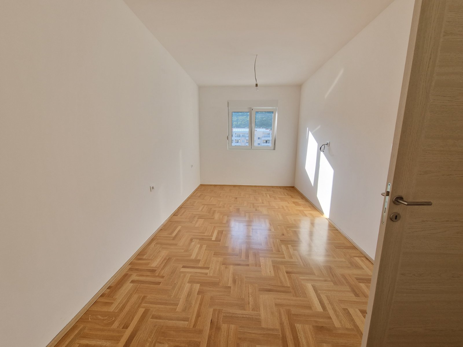 amforaproperty.com/Nov dvosoban stan 64m2 sa pogledom na grad,u Budvi kod autobuske stanice (CENTAR) 